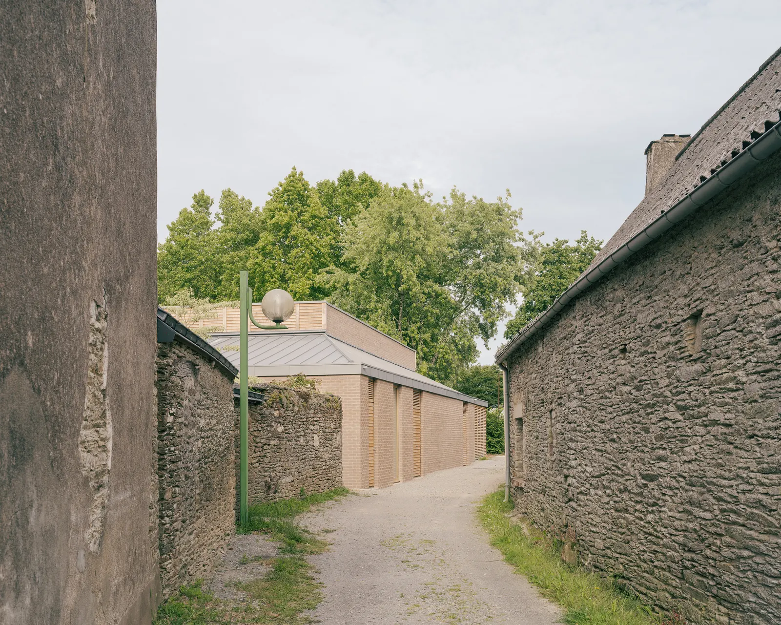 Культурный центр Val d'Oust / Atelier 56S