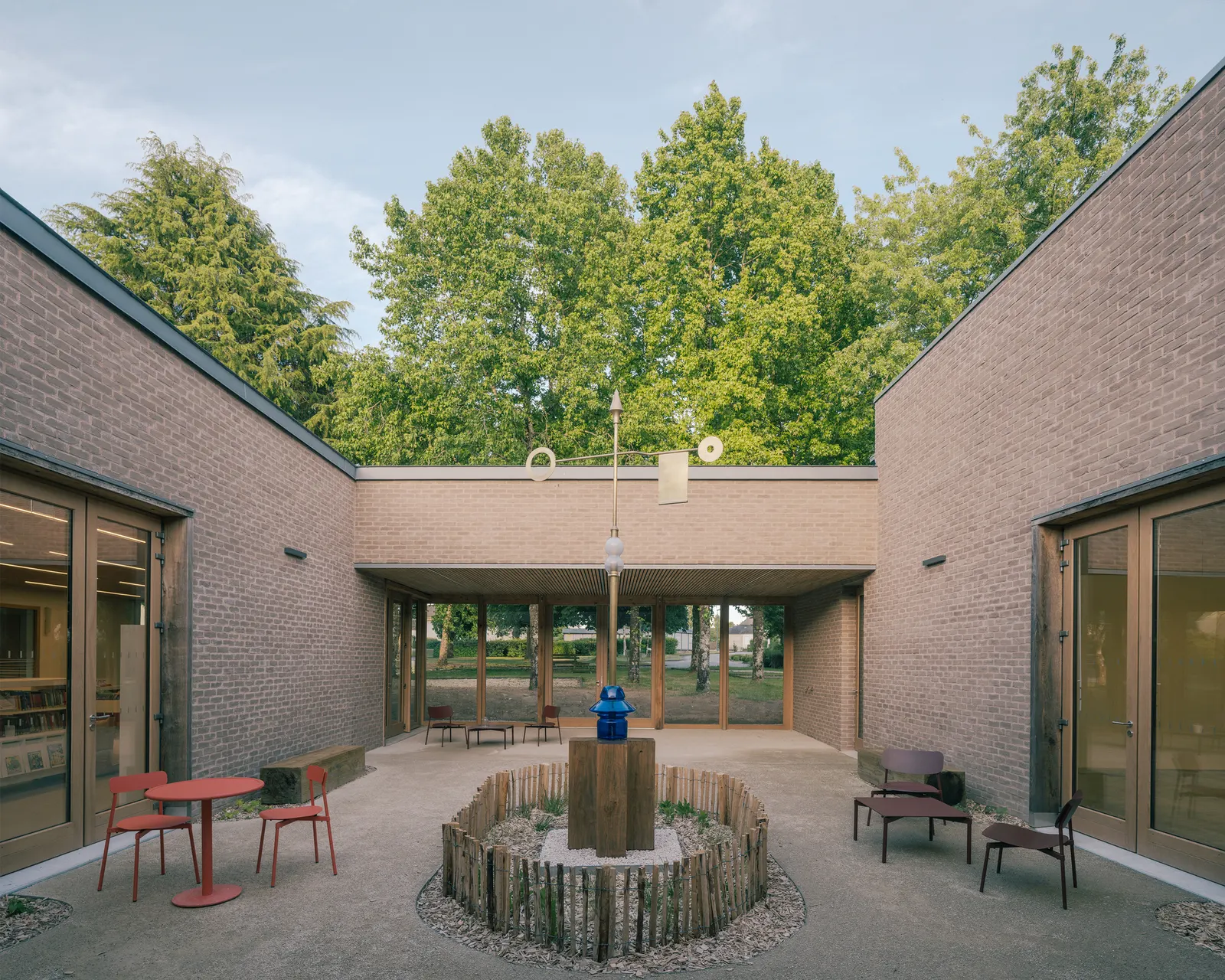 Культурный центр Val d'Oust / Atelier 56S