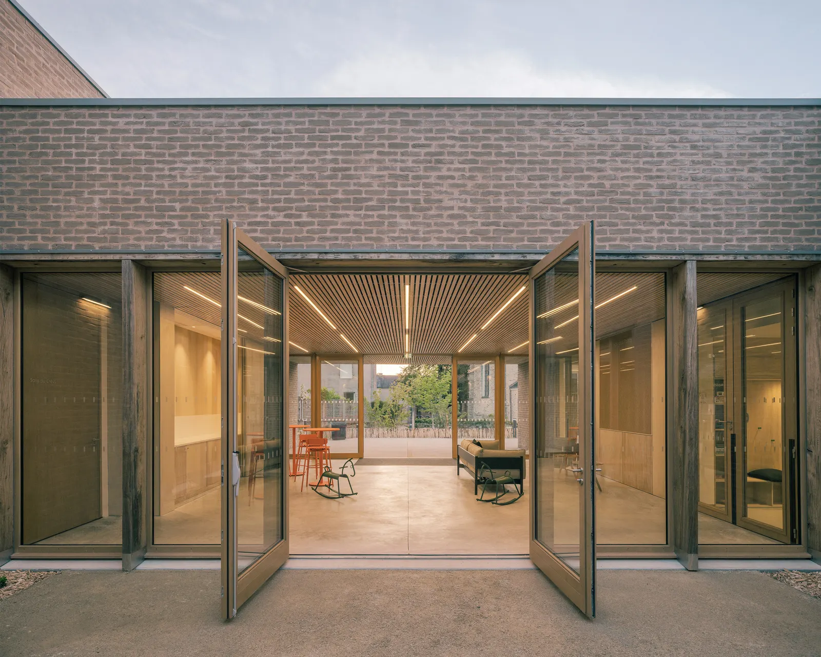 Культурный центр Val d'Oust / Atelier 56S