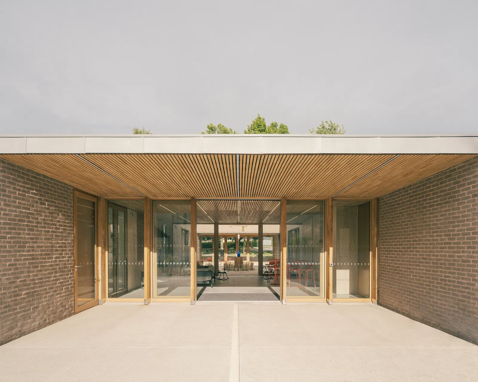 Культурный центр Val d'Oust / Atelier 56S