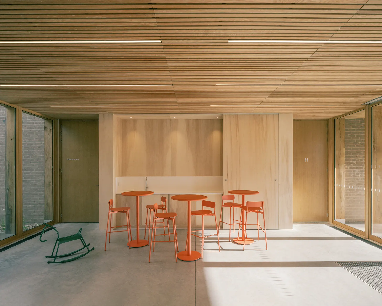Культурный центр Val d'Oust / Atelier 56S