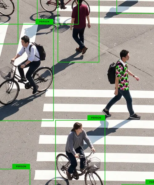 Digital Camouflage: концептуальная одежда Simon Weckert против AI-наблюдения