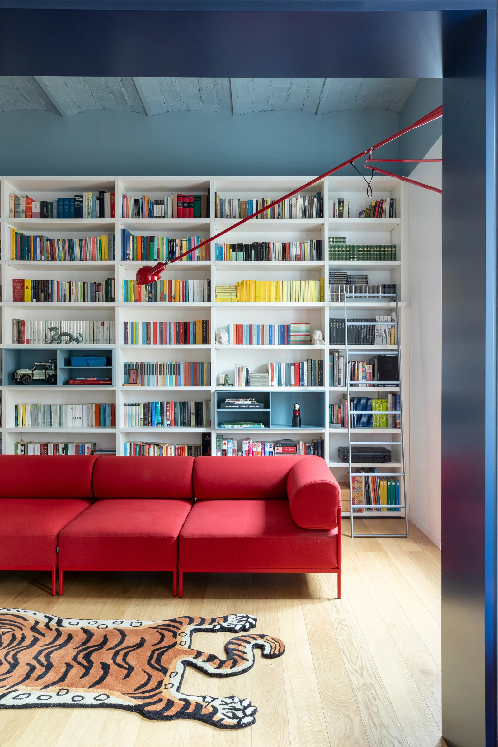 A12 Apartment / DKA — обновление исторической квартиры в Риме