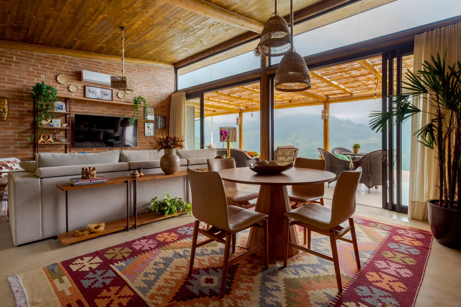 Дом C.E. / Dall'Ovo Magalhães Arquitetura