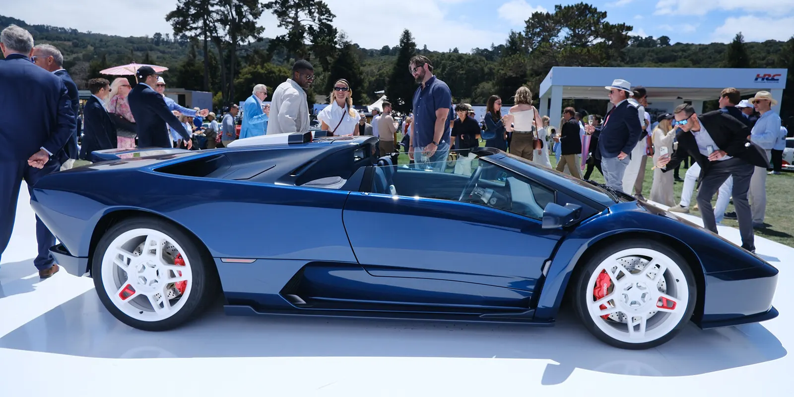Eccentrica представила V12 Roadster: открытый рестомод на базе Lamborghini Diablo