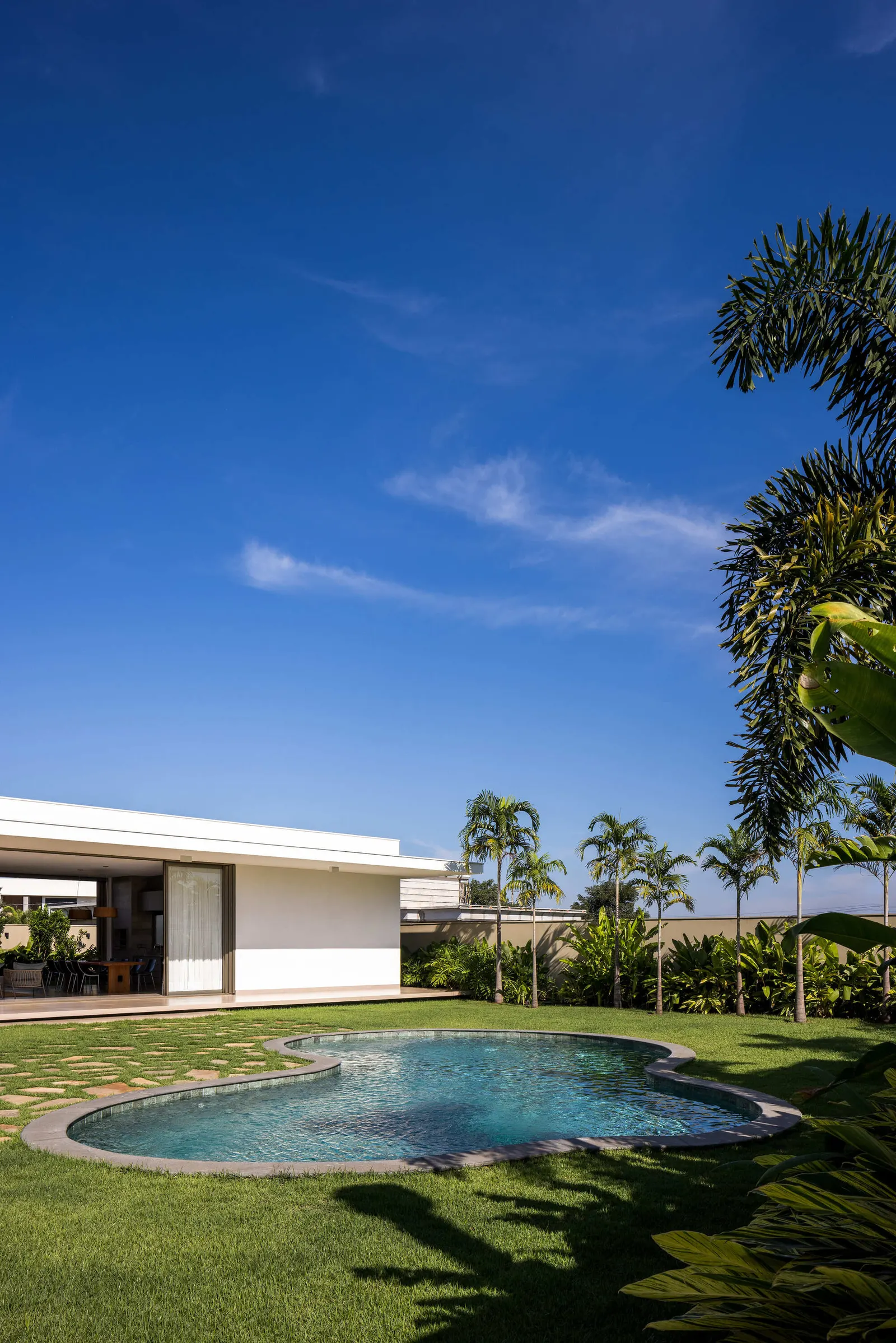Refuge House / Elisa Porto Arquitetura