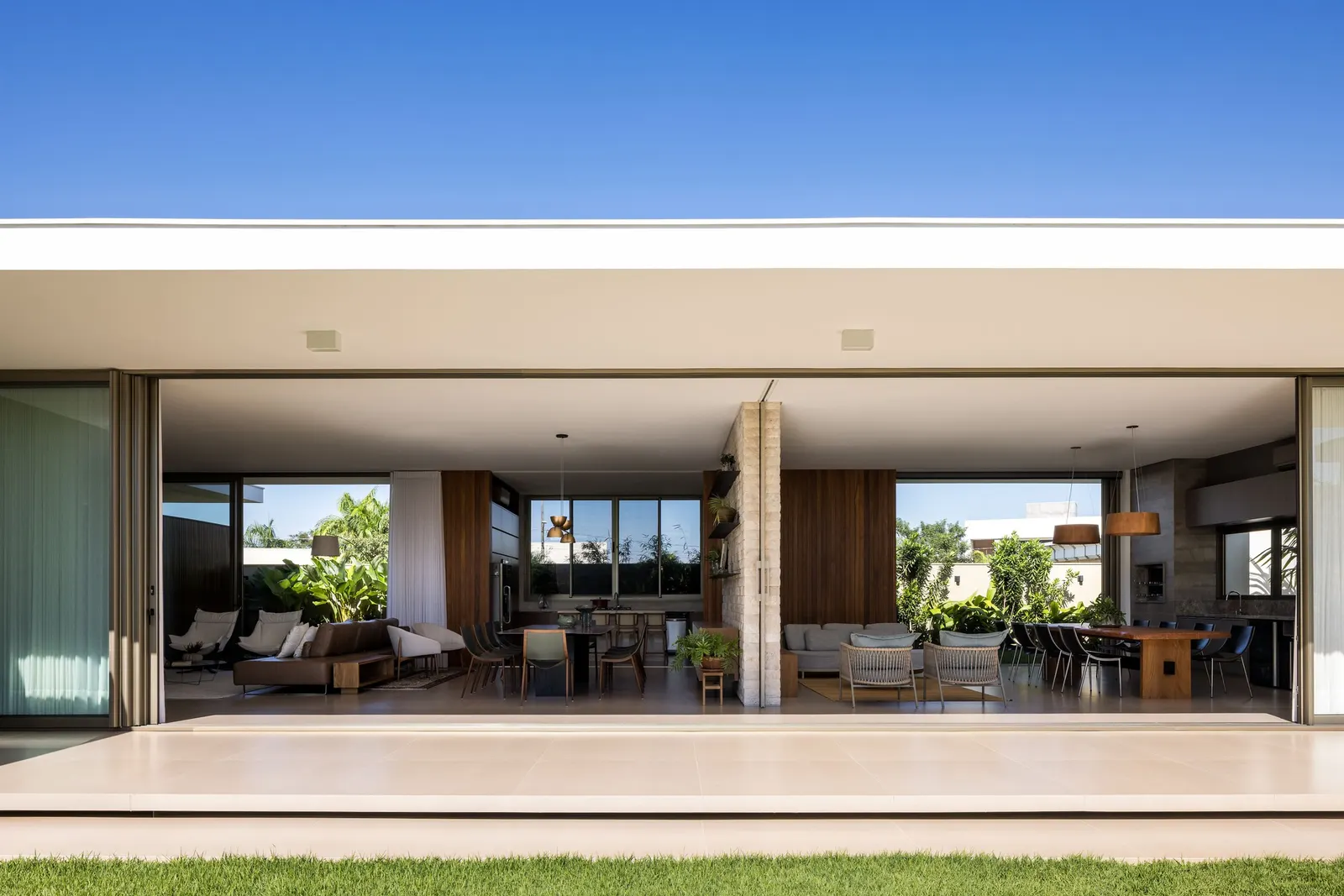 Refuge House / Elisa Porto Arquitetura