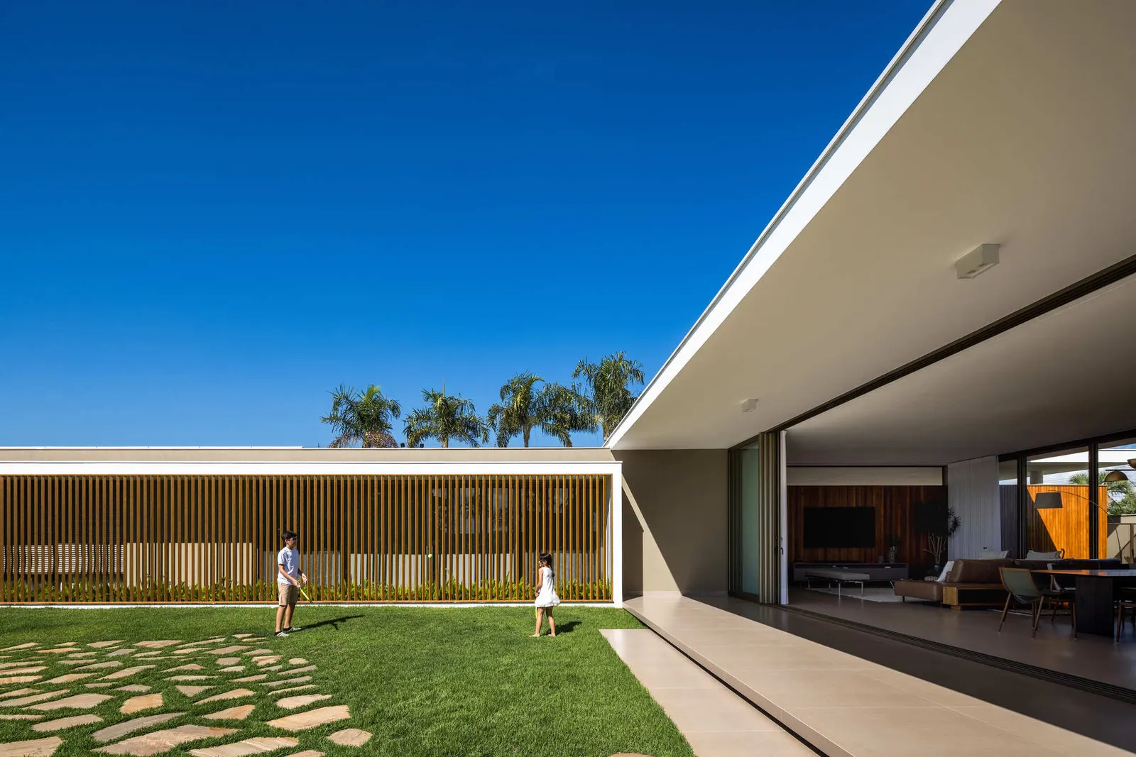 Refuge House / Elisa Porto Arquitetura