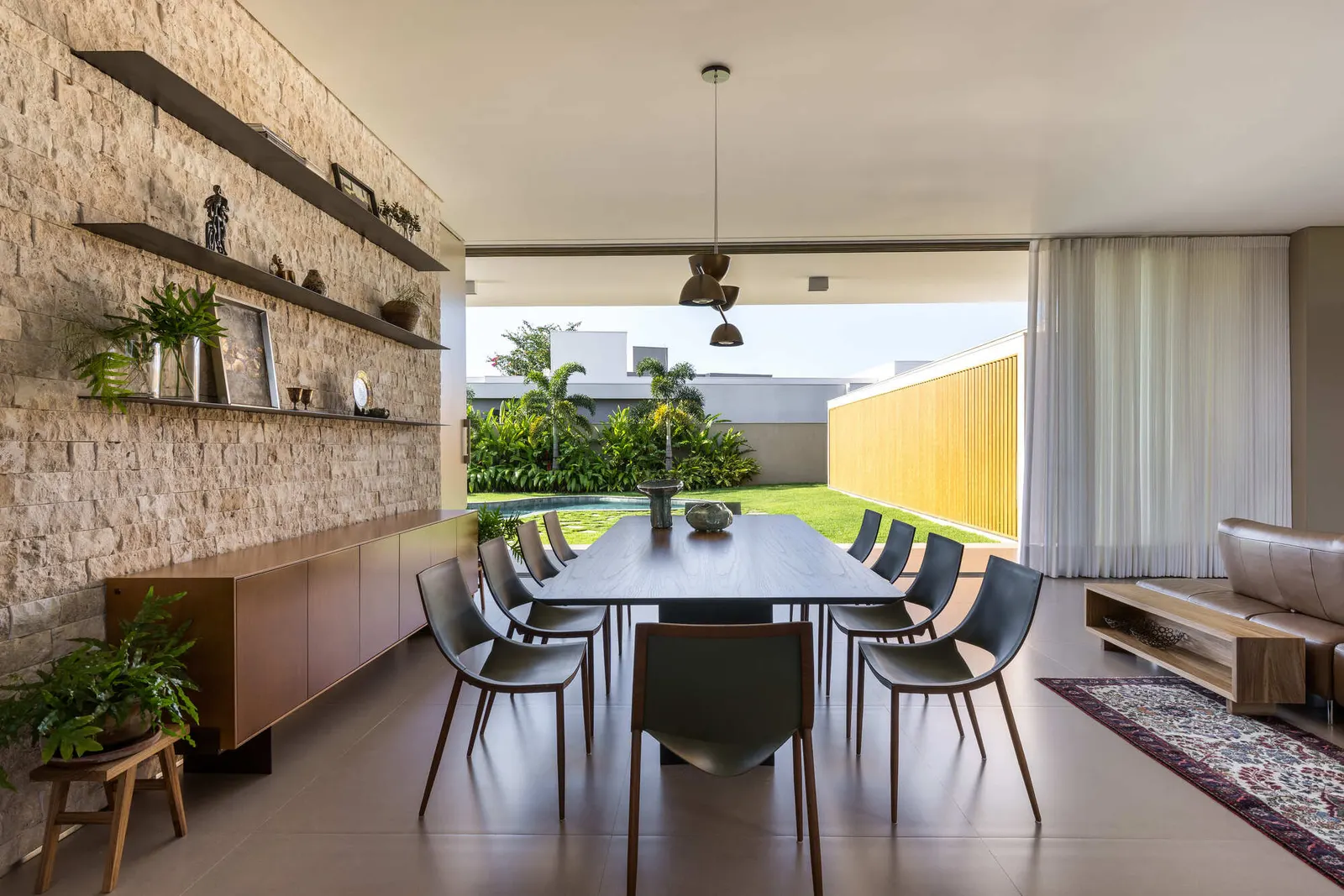 Refuge House / Elisa Porto Arquitetura