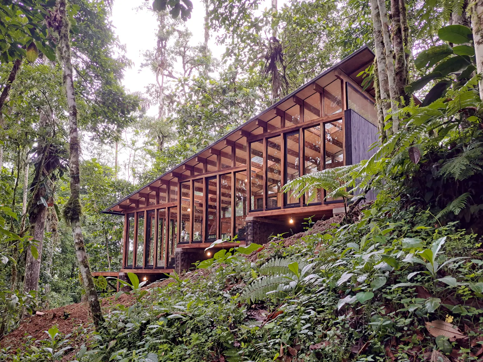 Chocó Pambil Refuge / Minqa Atelier