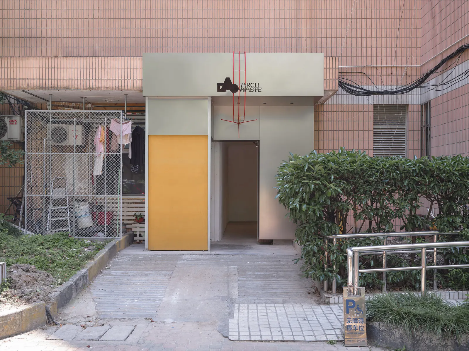 Semi-construction Site Office / ARCHWASTE