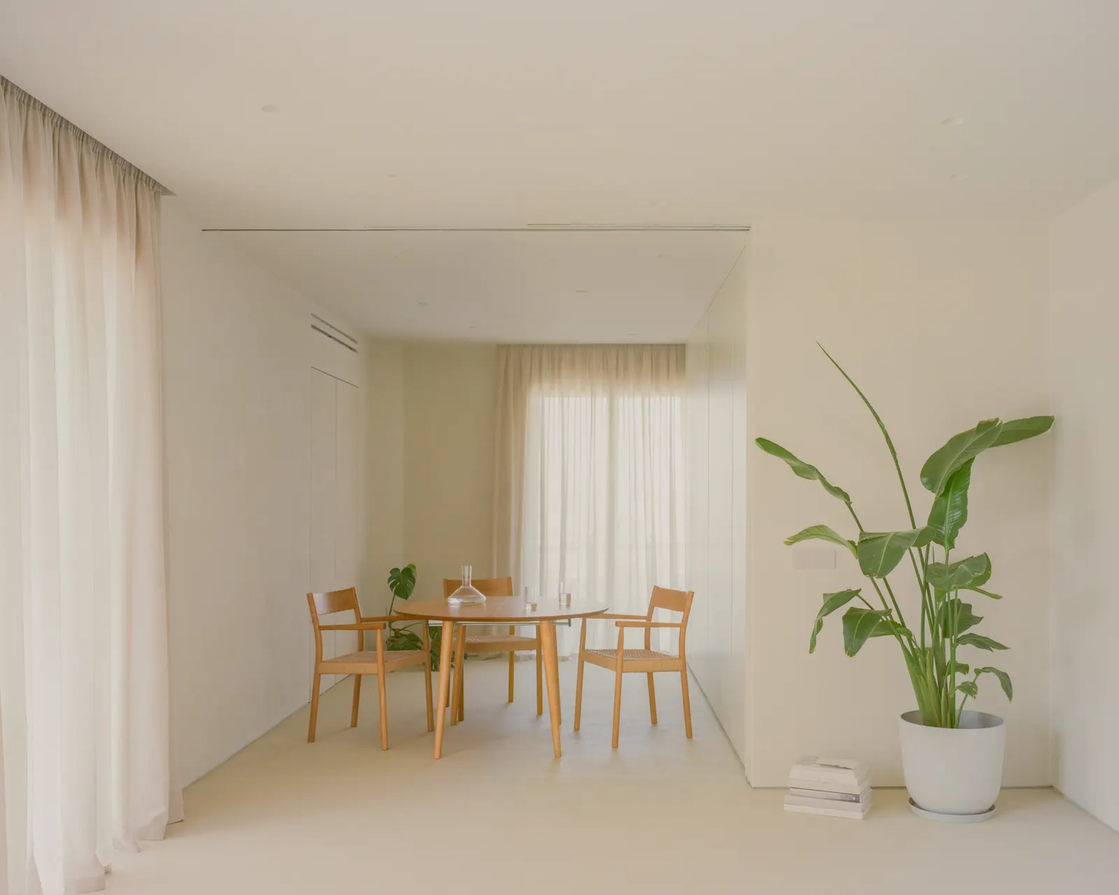 Kifisia Apartment: переосмысление бытовых границ в квартире 1970-х годов