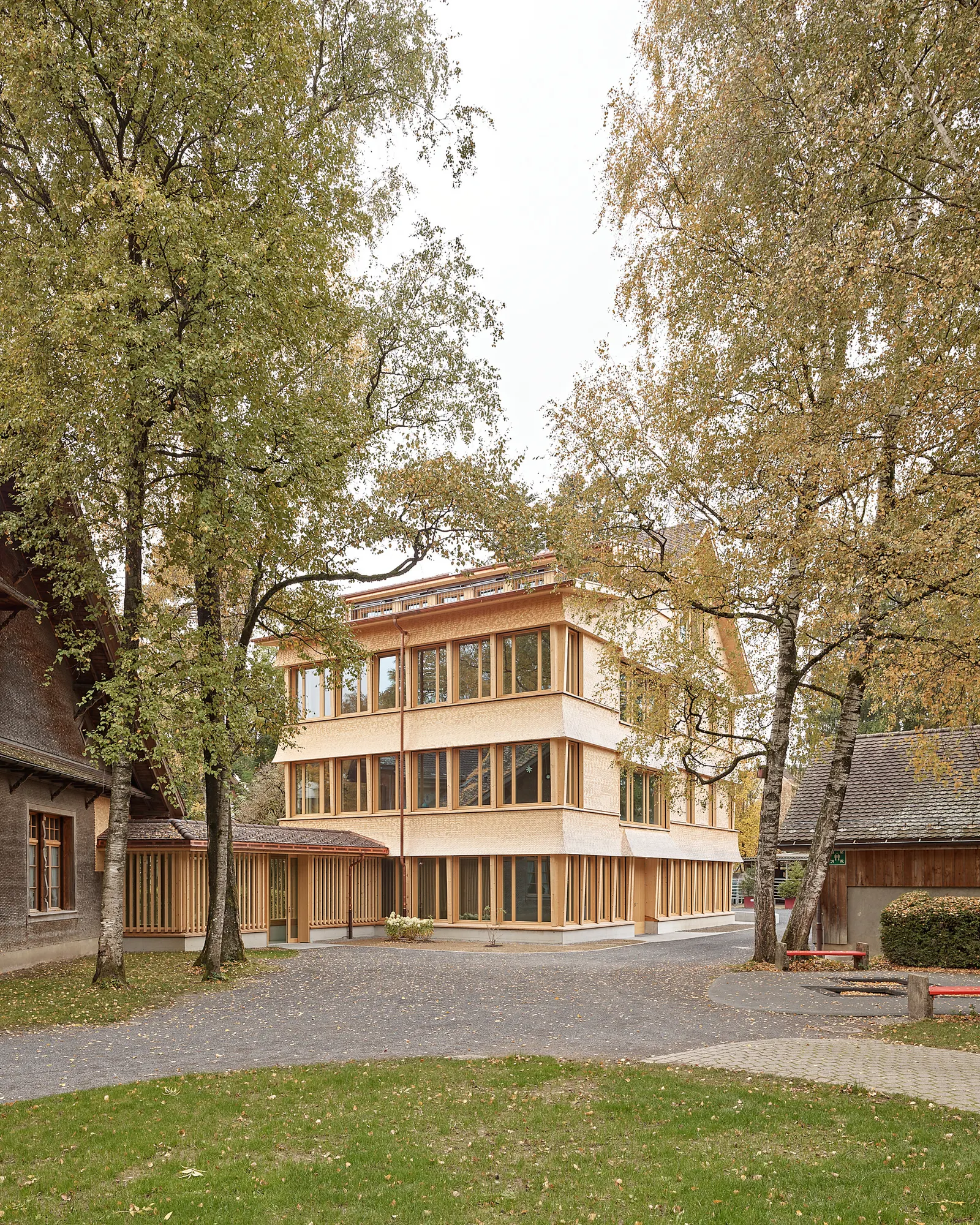 Bossard School / Gut Deubelbeiss Nill Architekten