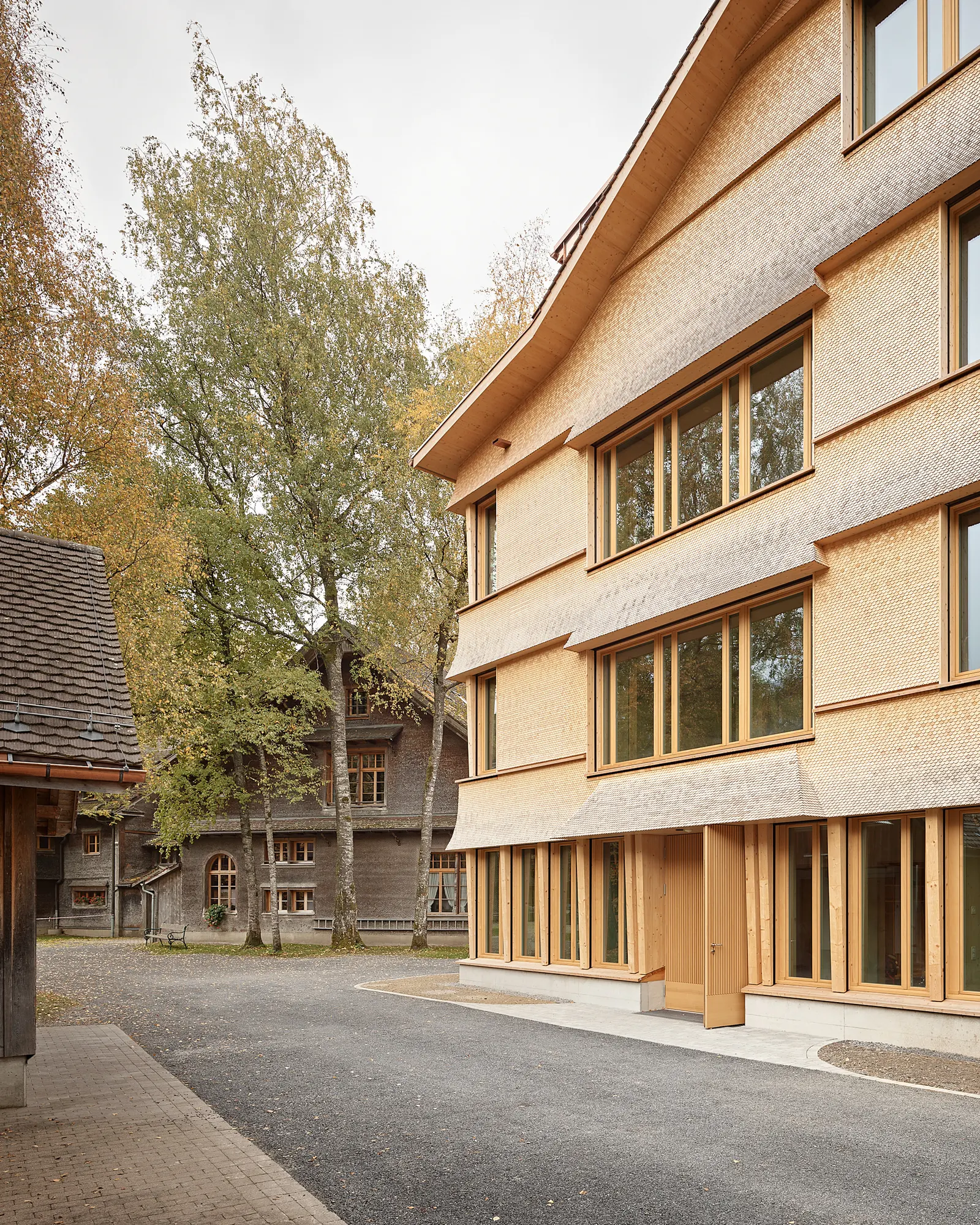 Bossard School / Gut Deubelbeiss Nill Architekten