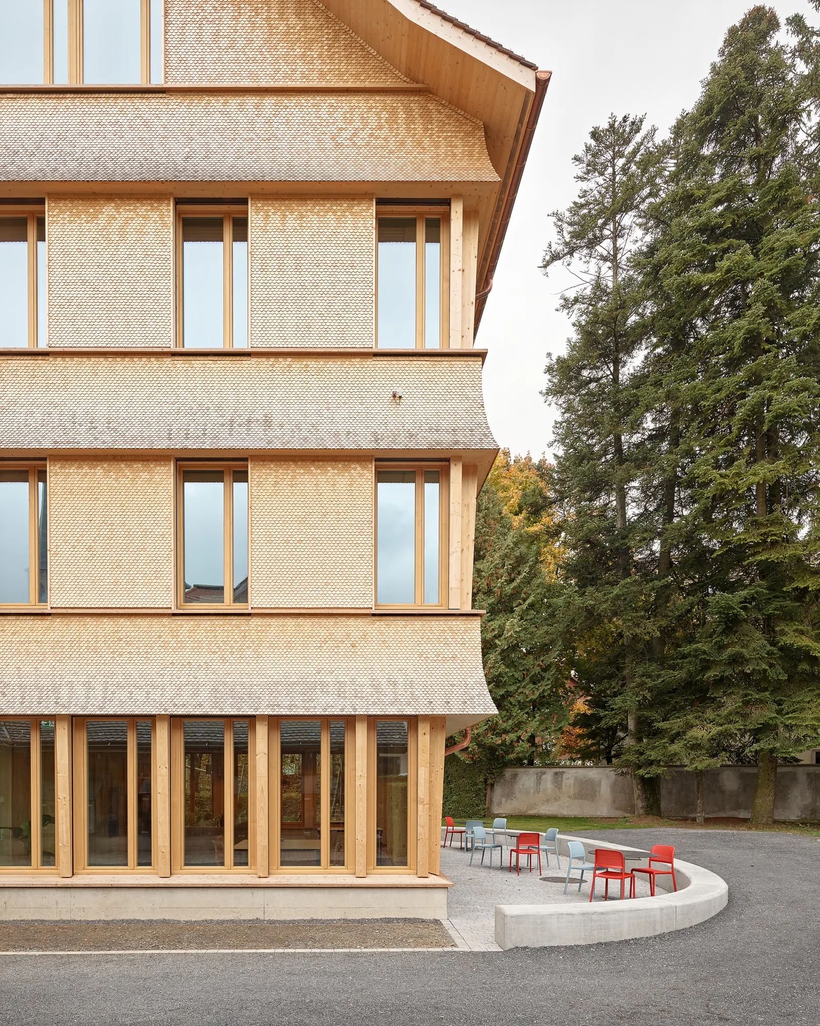 Bossard School / Gut Deubelbeiss Nill Architekten