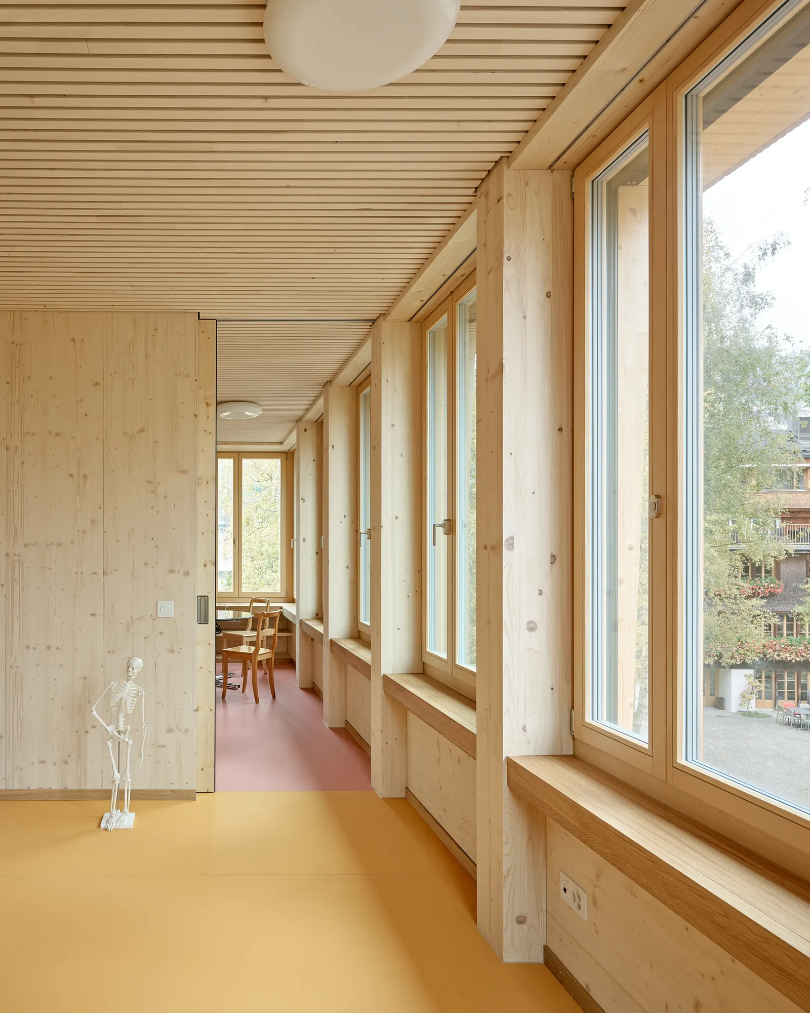 Bossard School / Gut Deubelbeiss Nill Architekten