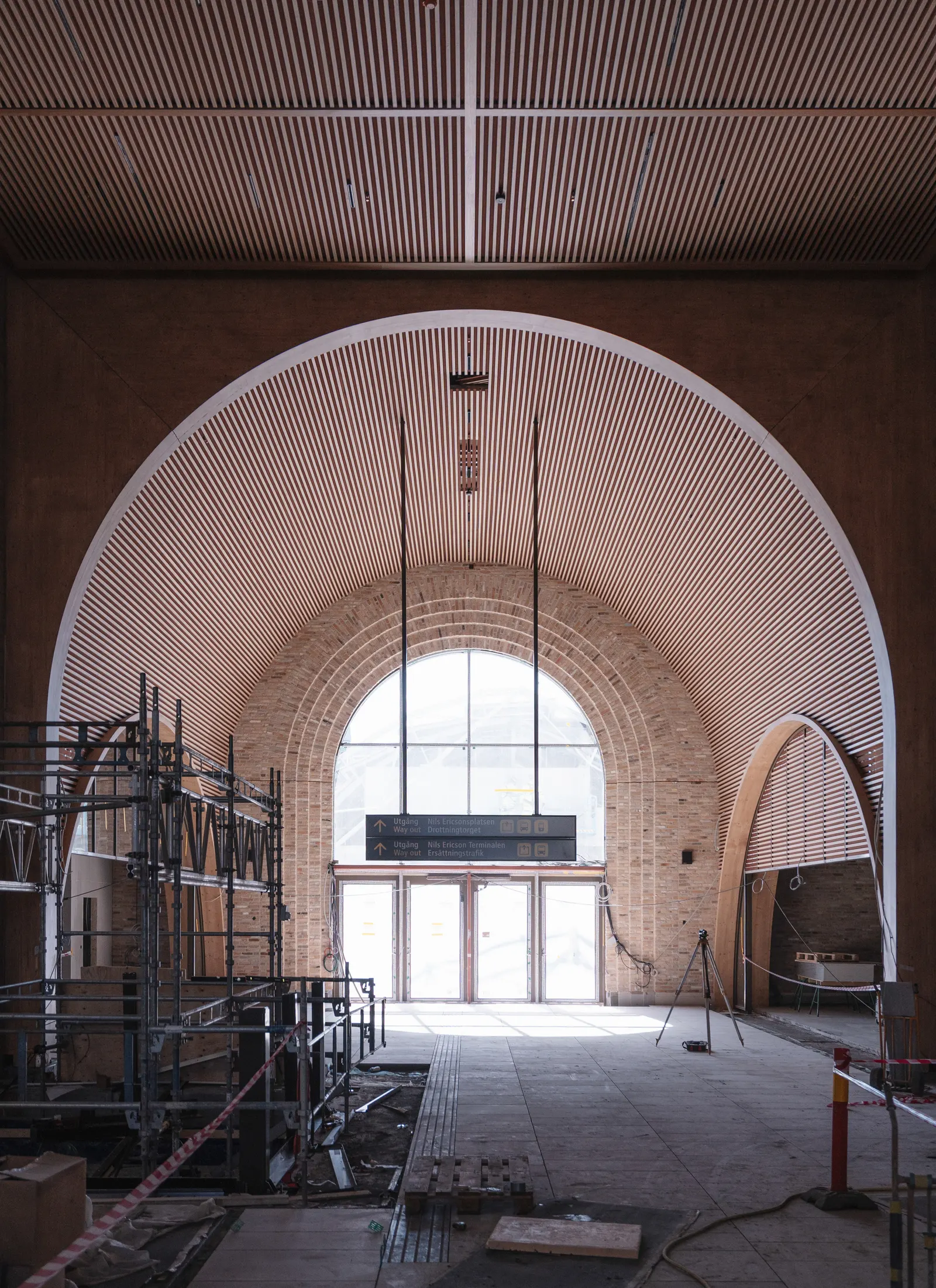 Reiulf Ramstad Arkitekter спроектировали новый железнодорожный вокзал Gothenburg Grand Central в Швеции с повторным использованием кирпича и стали