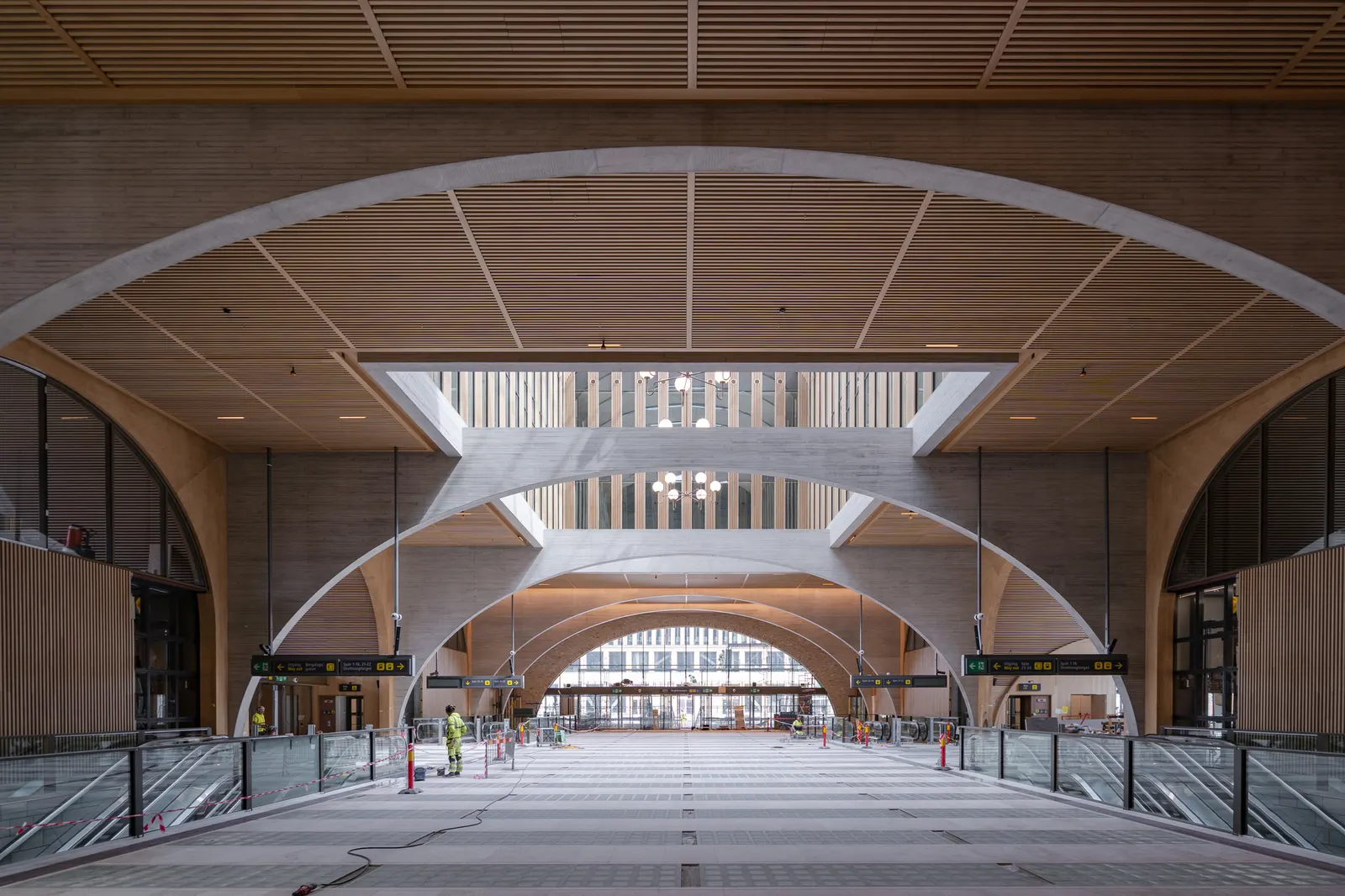 Reiulf Ramstad Arkitekter спроектировали новый железнодорожный вокзал Gothenburg Grand Central в Швеции с повторным использованием кирпича и стали