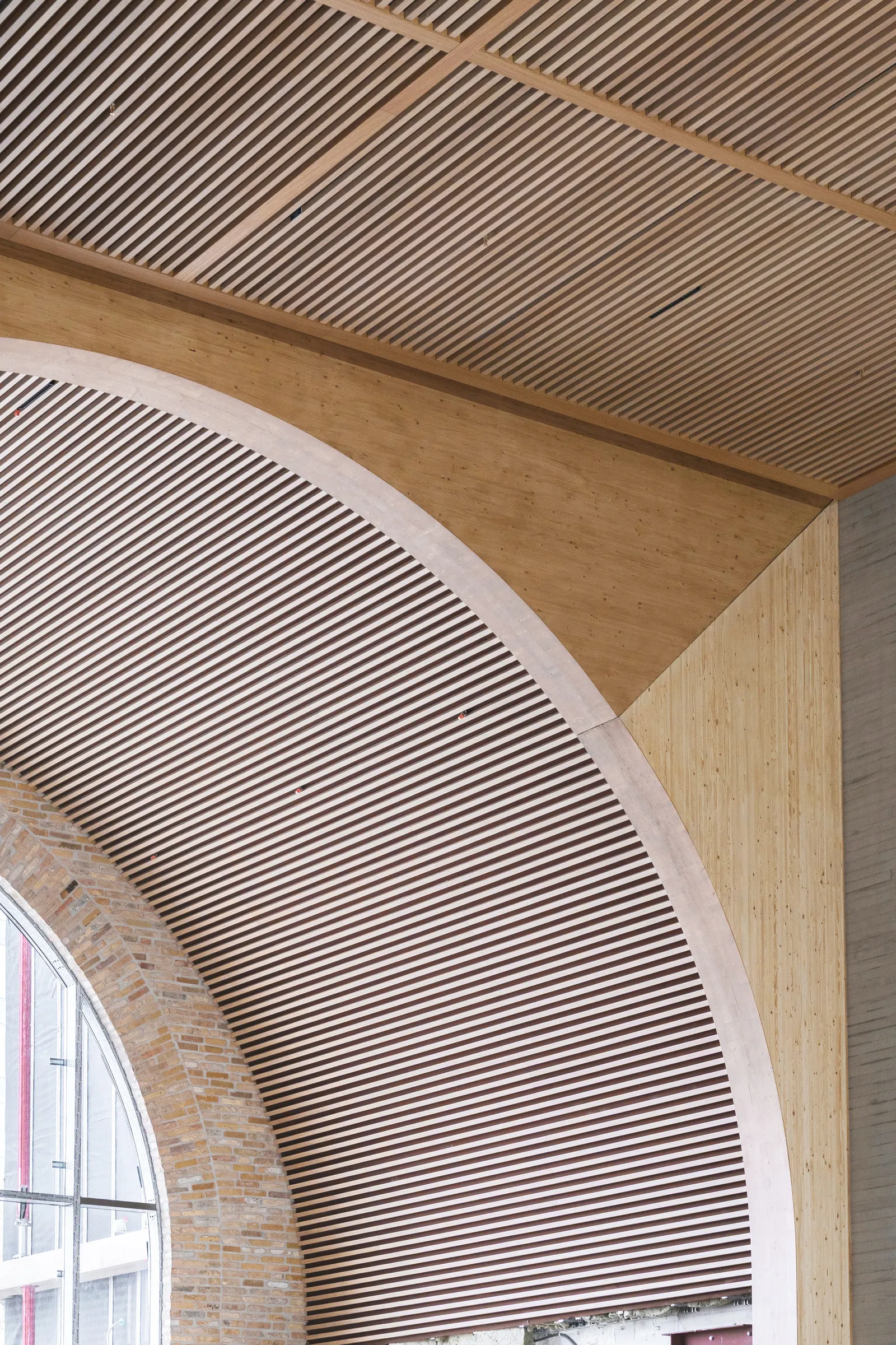 Reiulf Ramstad Arkitekter спроектировали новый железнодорожный вокзал Gothenburg Grand Central в Швеции с повторным использованием кирпича и стали