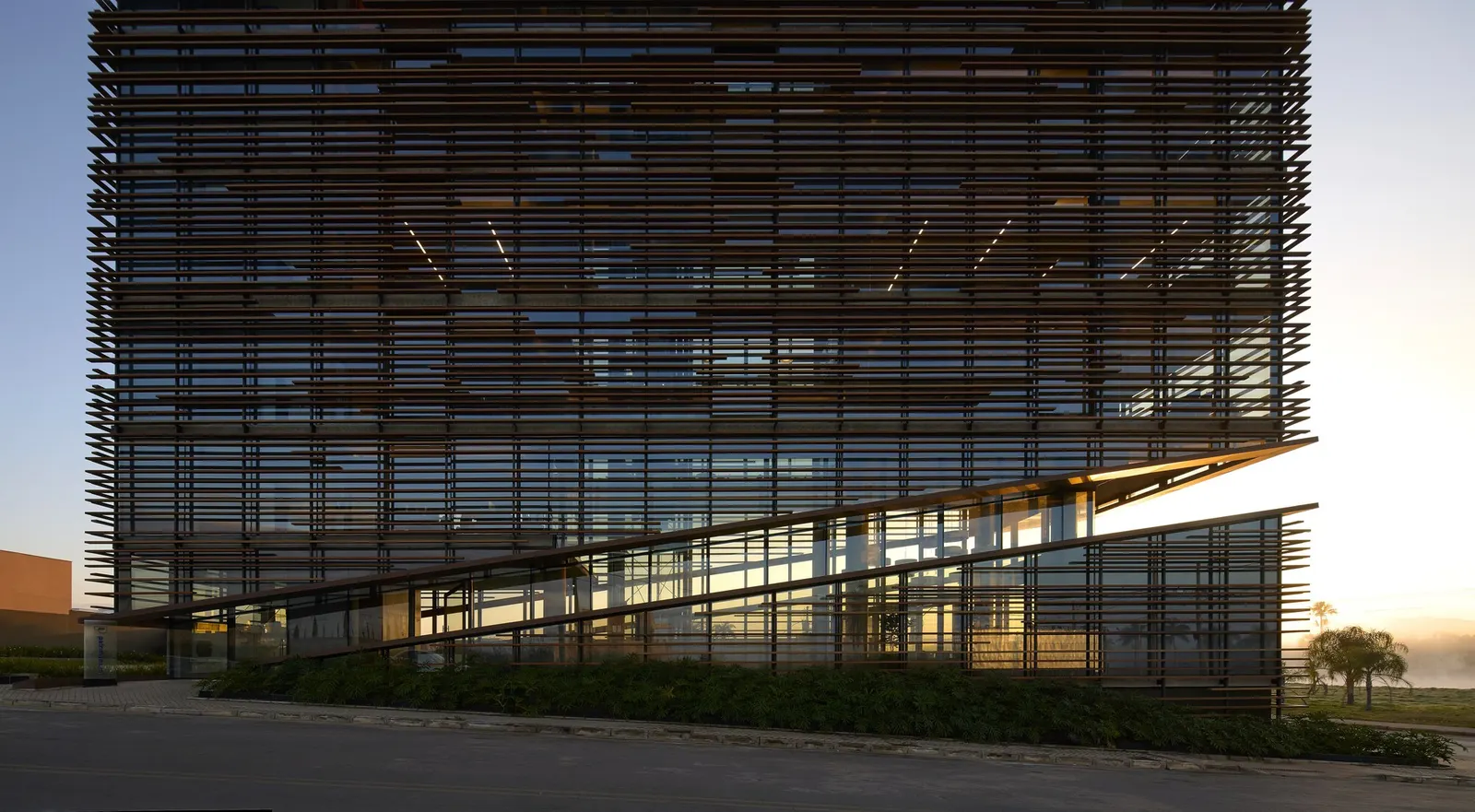Штаб-квартира Patrimonium в Лагоа-да-Прата / Gustavo Penna Arquiteto e Associados