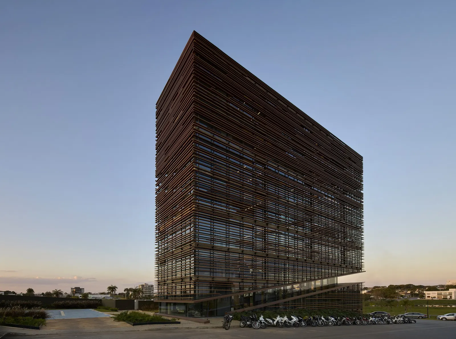 Штаб-квартира Patrimonium в Лагоа-да-Прата / Gustavo Penna Arquiteto e Associados