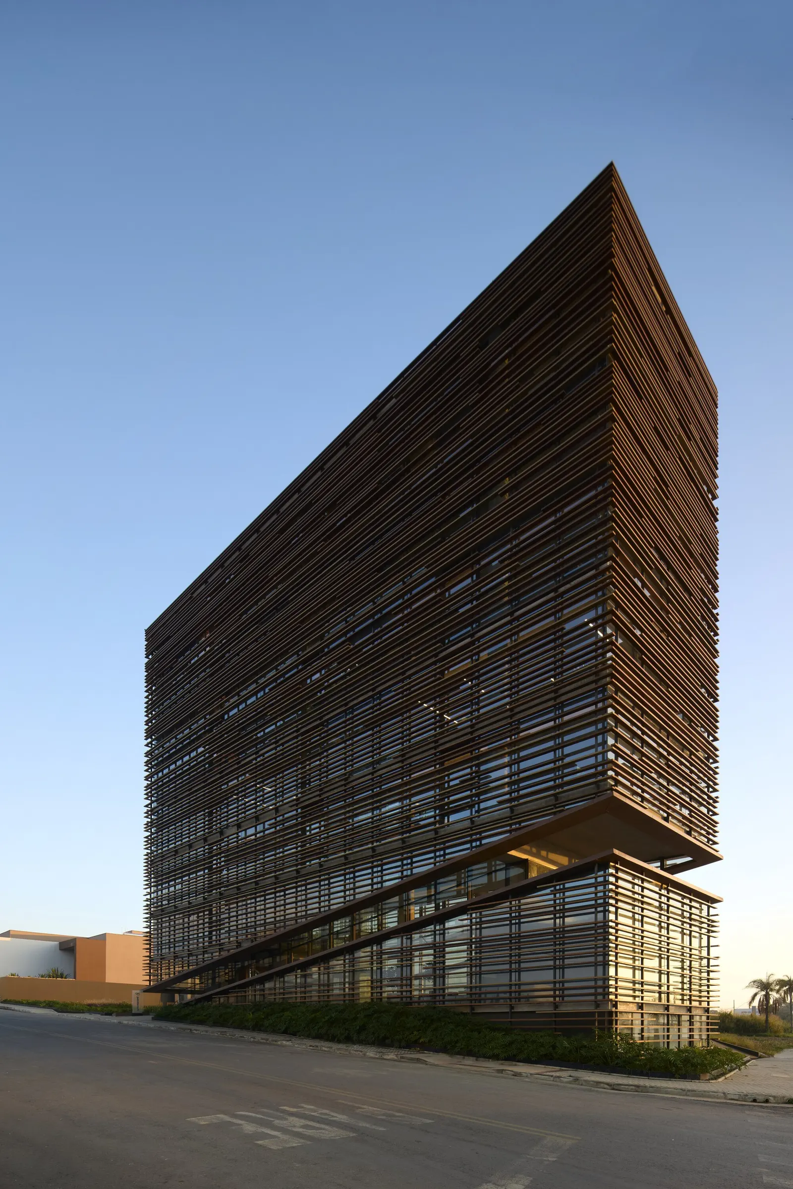 Штаб-квартира Patrimonium в Лагоа-да-Прата / Gustavo Penna Arquiteto e Associados