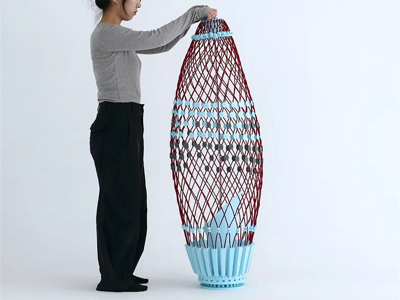 Кресло Re-flat pack от Jisu Yoon: мягкая мебель, которая складывается и раскрывается одним движением