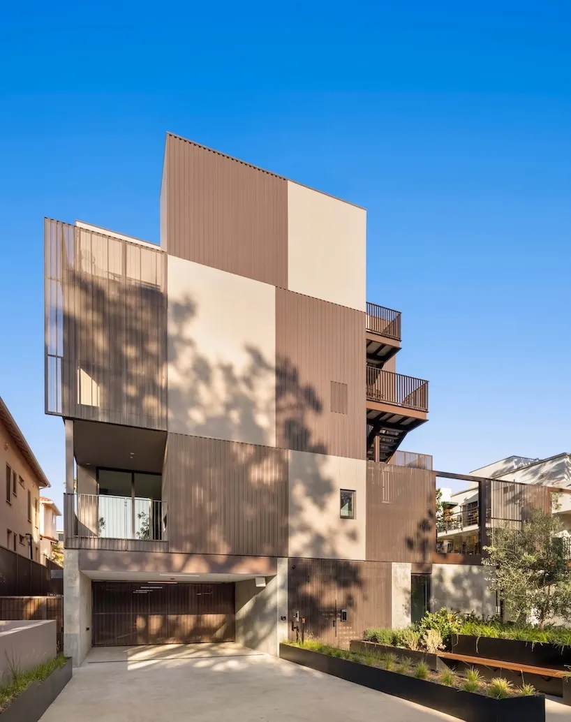 Harper Avenue Apartments: SPF:architects uses bronze corrugated metal to reshape multifamily housing в West Hollywood