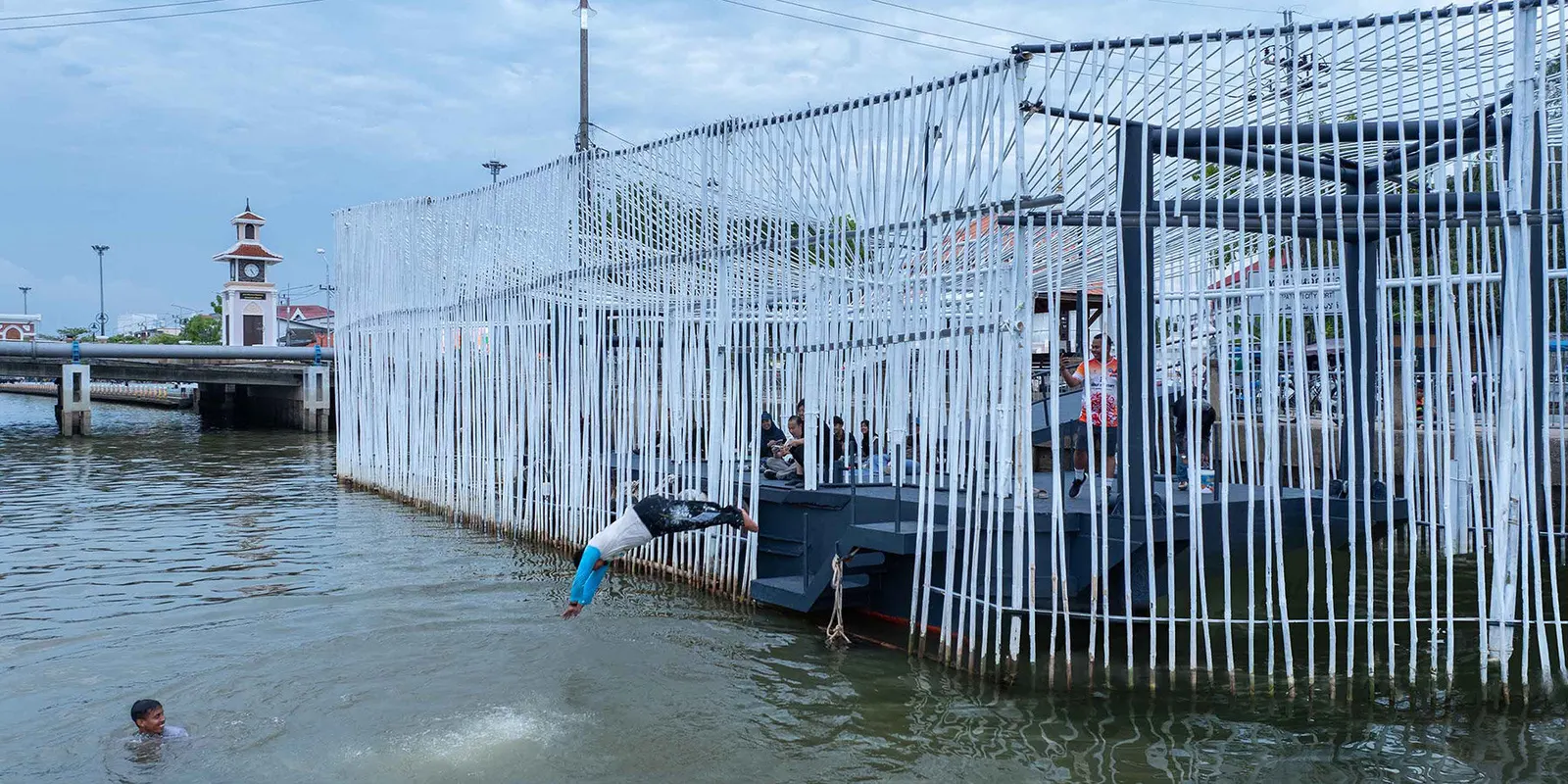 Bamboo Pier в Паттани: общественная набережная для рыбаков и горожан на реке Паттани