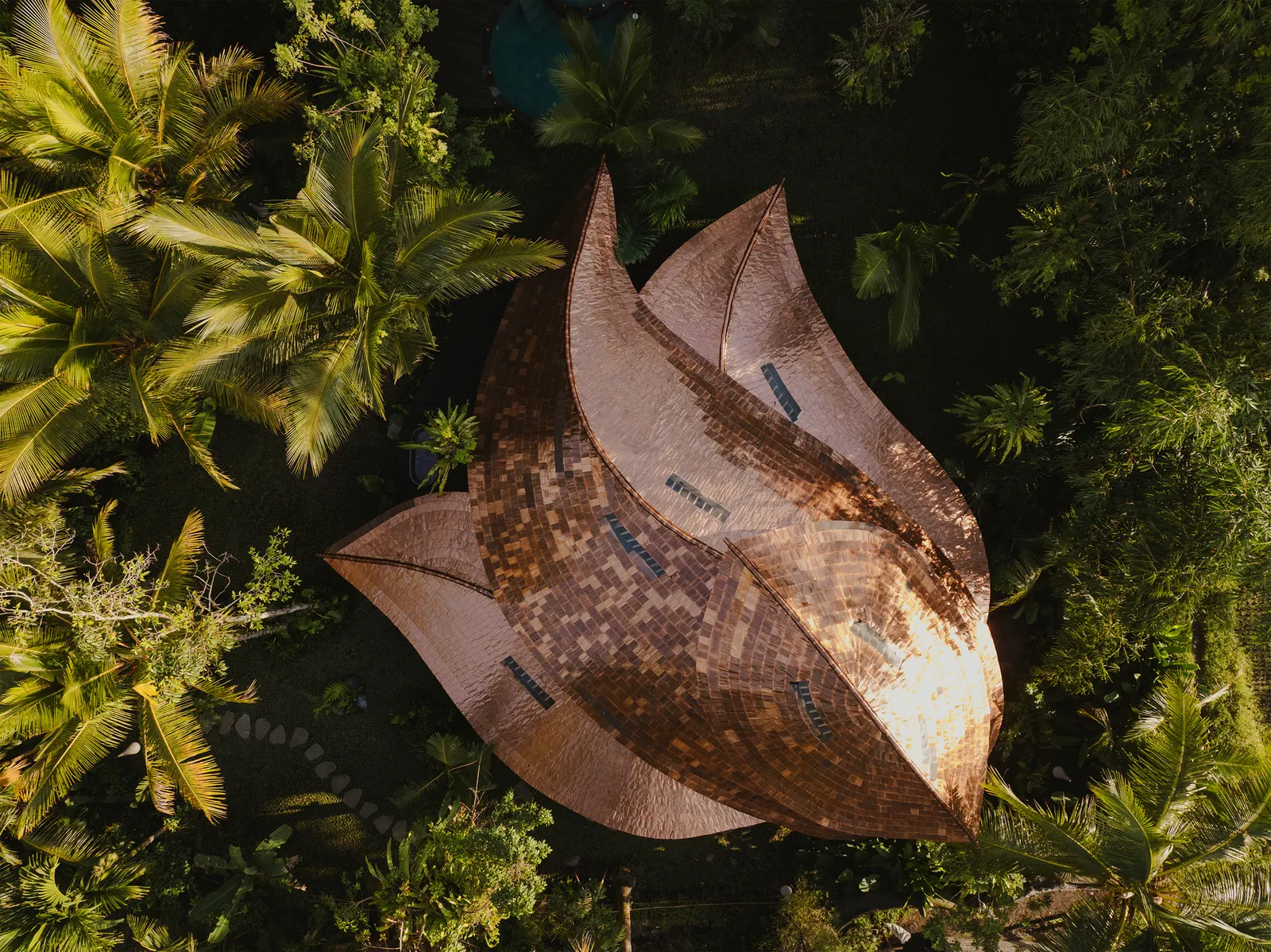 Hideout Leaf Villa / Pablo Luna Studio