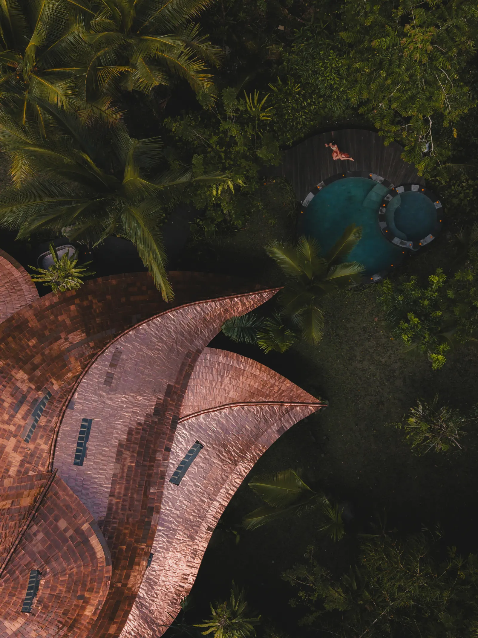 Hideout Leaf Villa / Pablo Luna Studio
