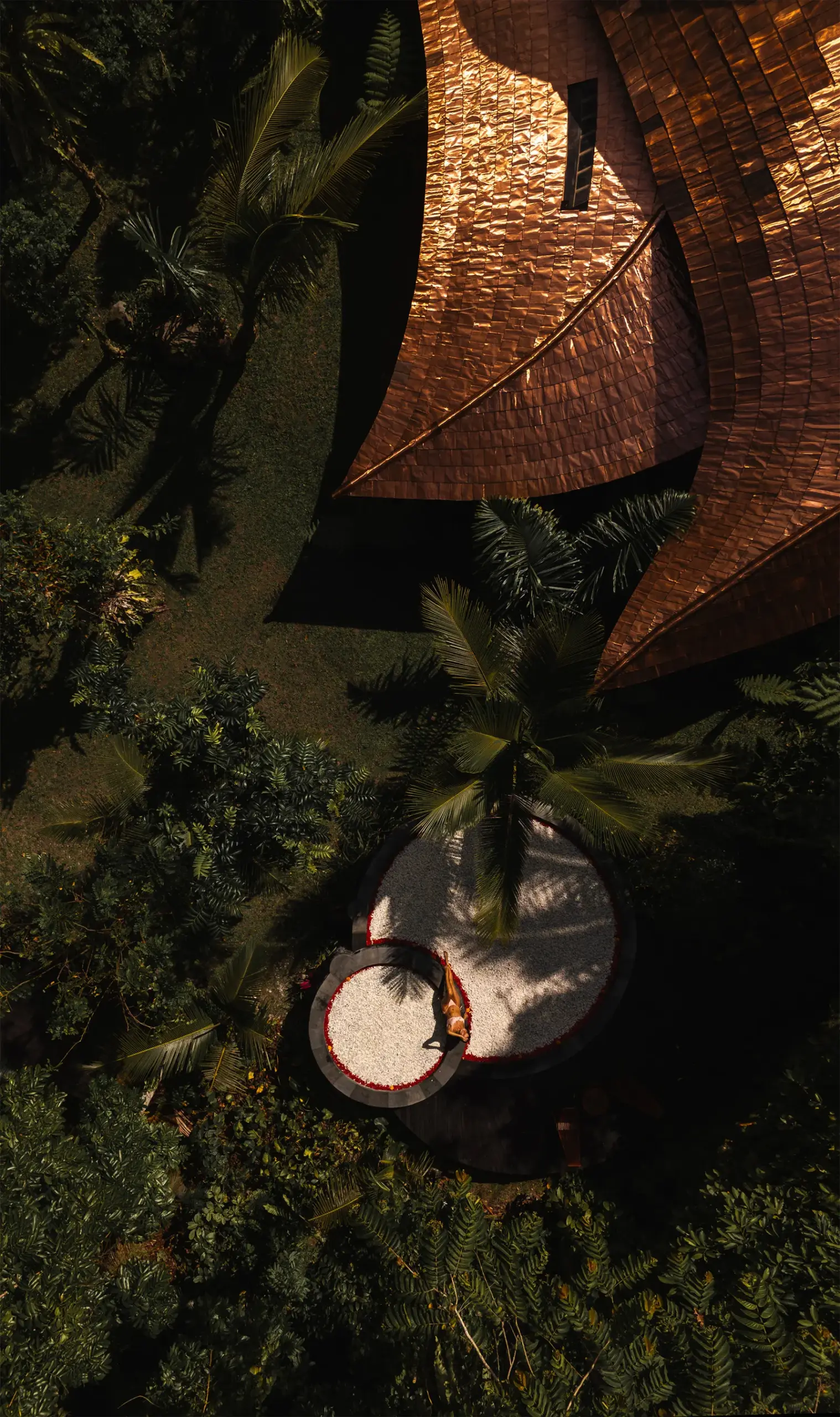Hideout Leaf Villa / Pablo Luna Studio