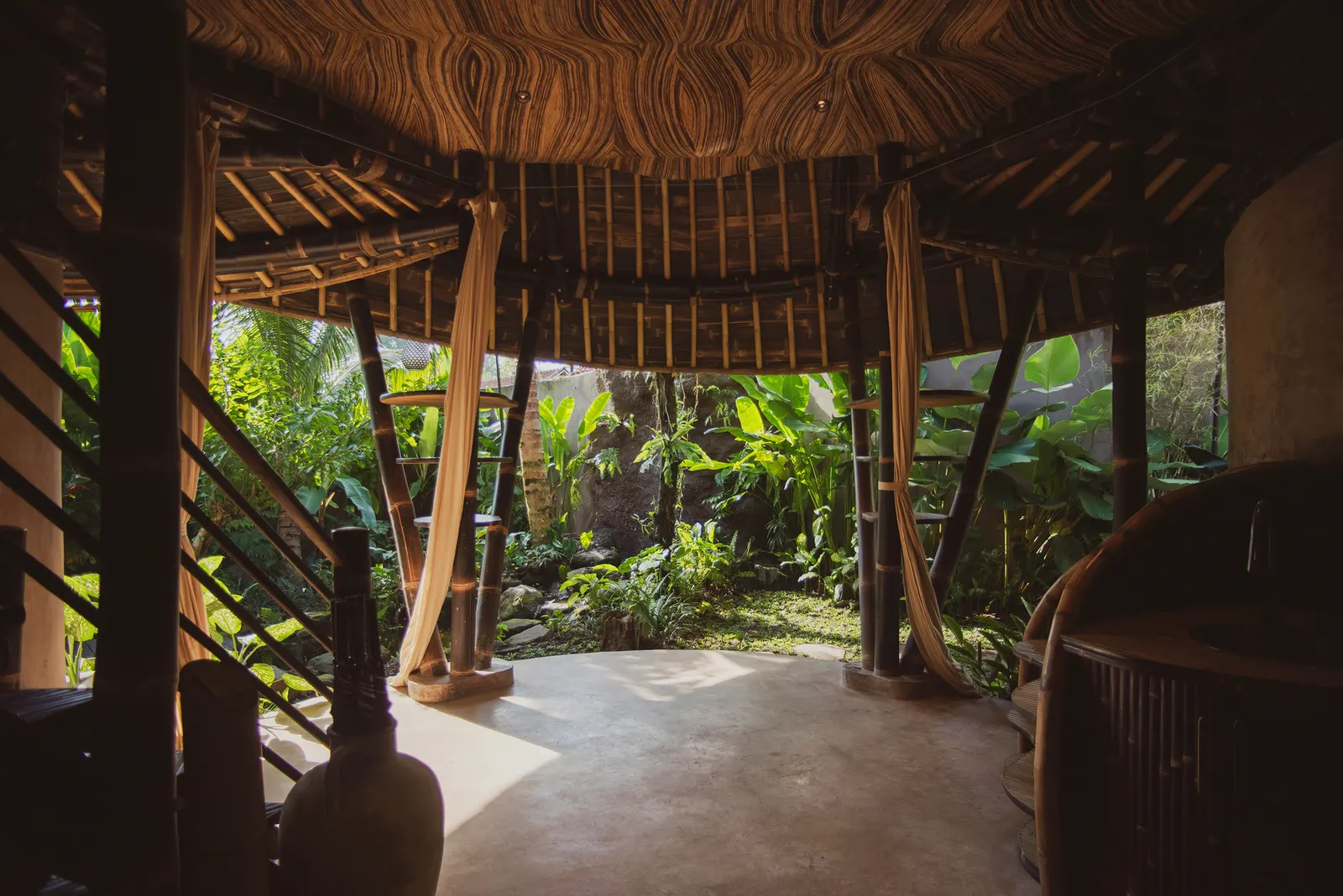 Hideout Leaf Villa / Pablo Luna Studio