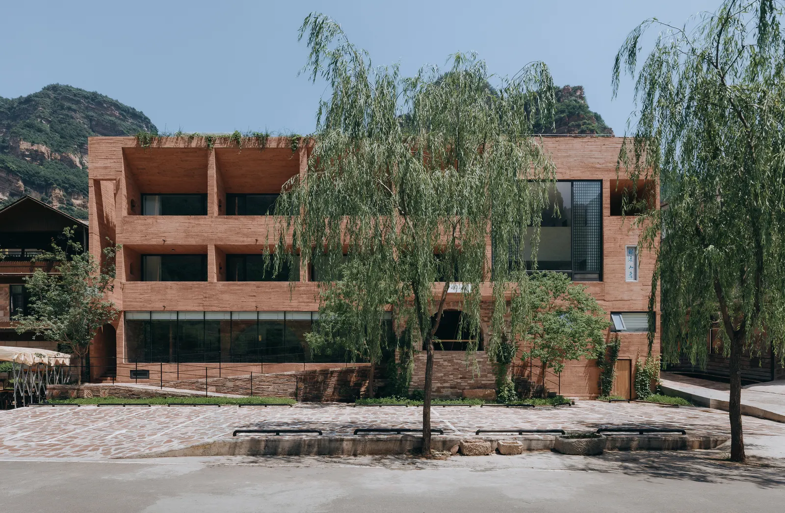 House WoQuanShanFang / Yinyuan Studio