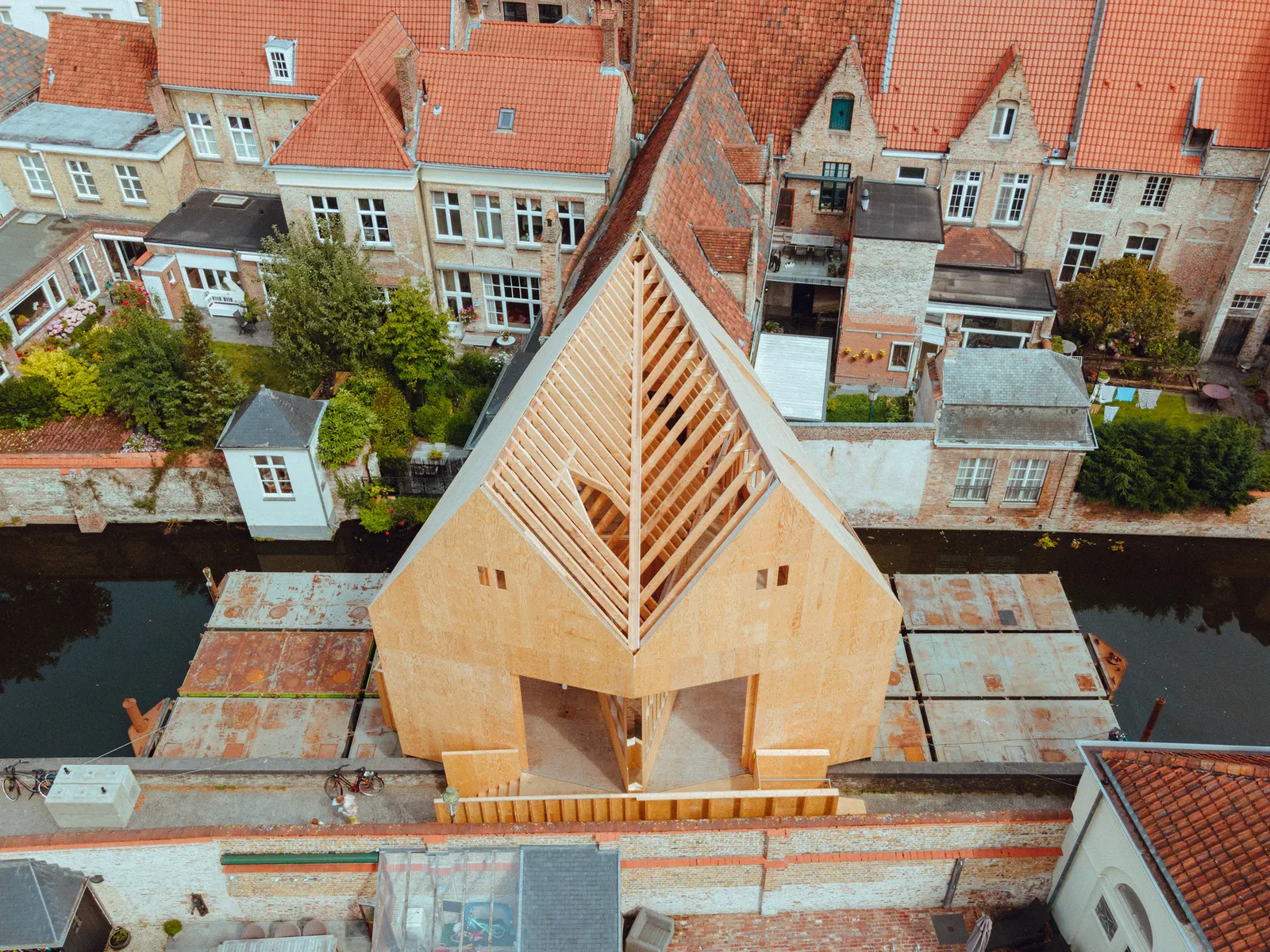 Brugge Diptych / PARA