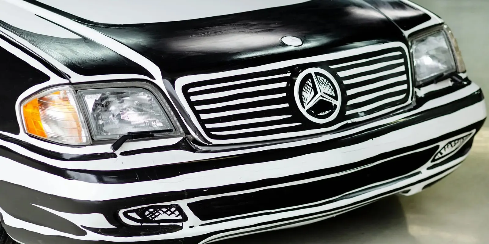 Joshua Vides превратил Mercedes-Benz SL500 1997 года в автомобильный эскиз и выставил его на аукцион