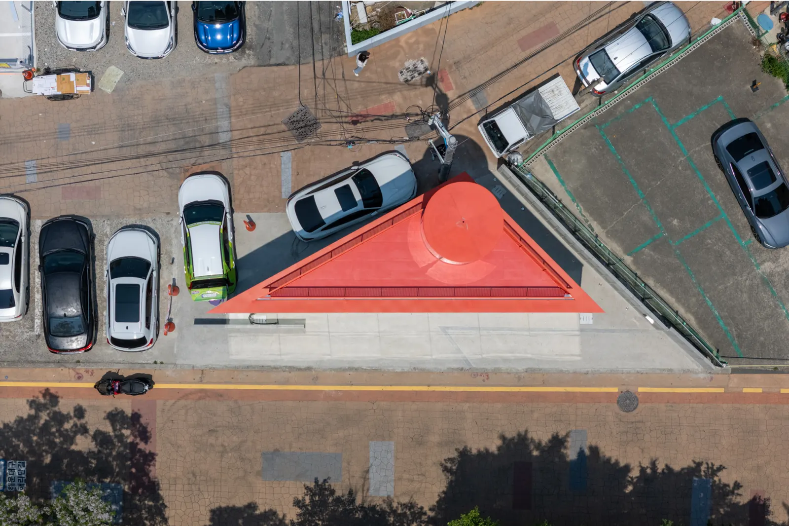 Koma Commercial Facility / U.GA Architects