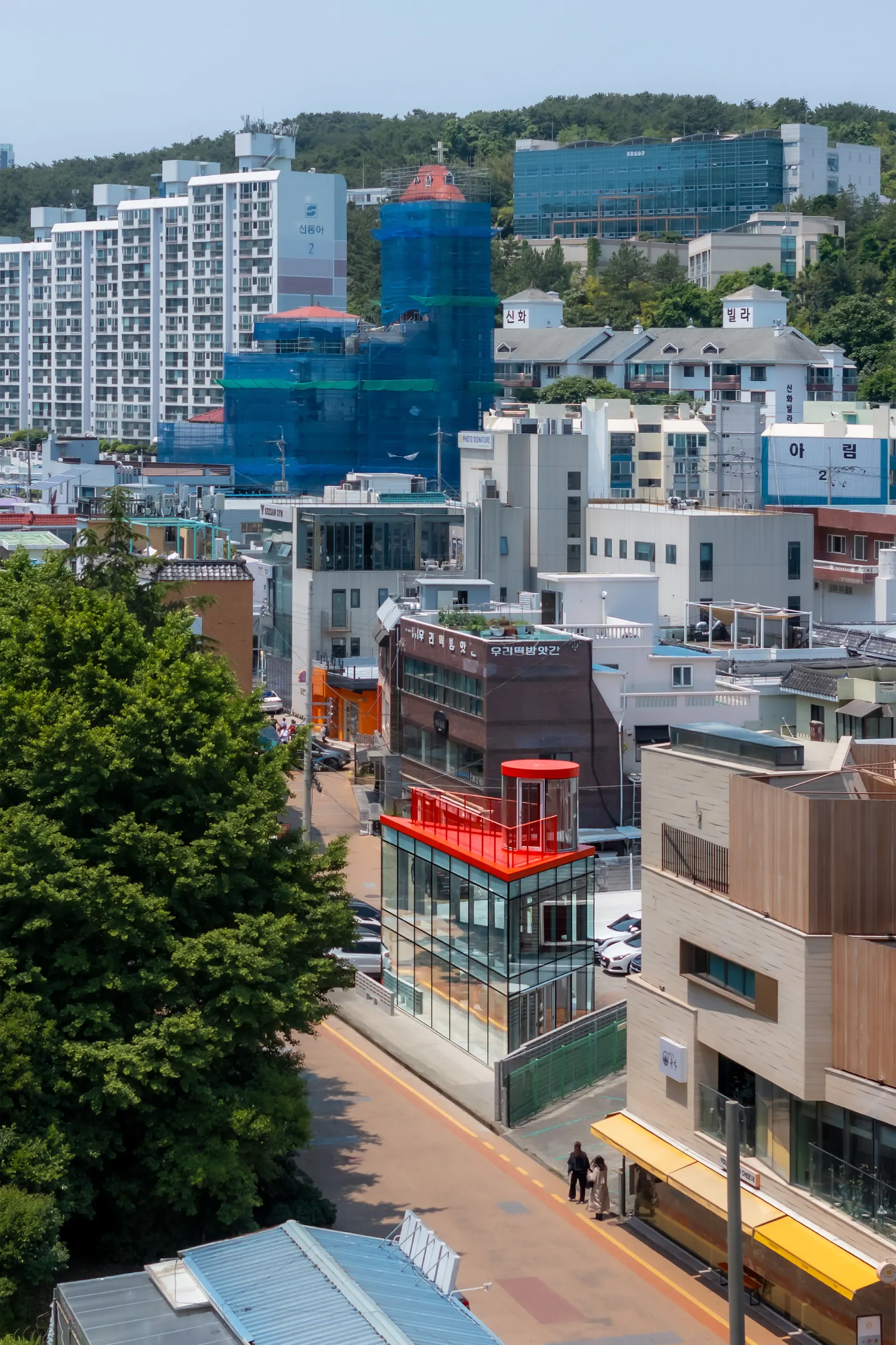 Koma Commercial Facility / U.GA Architects