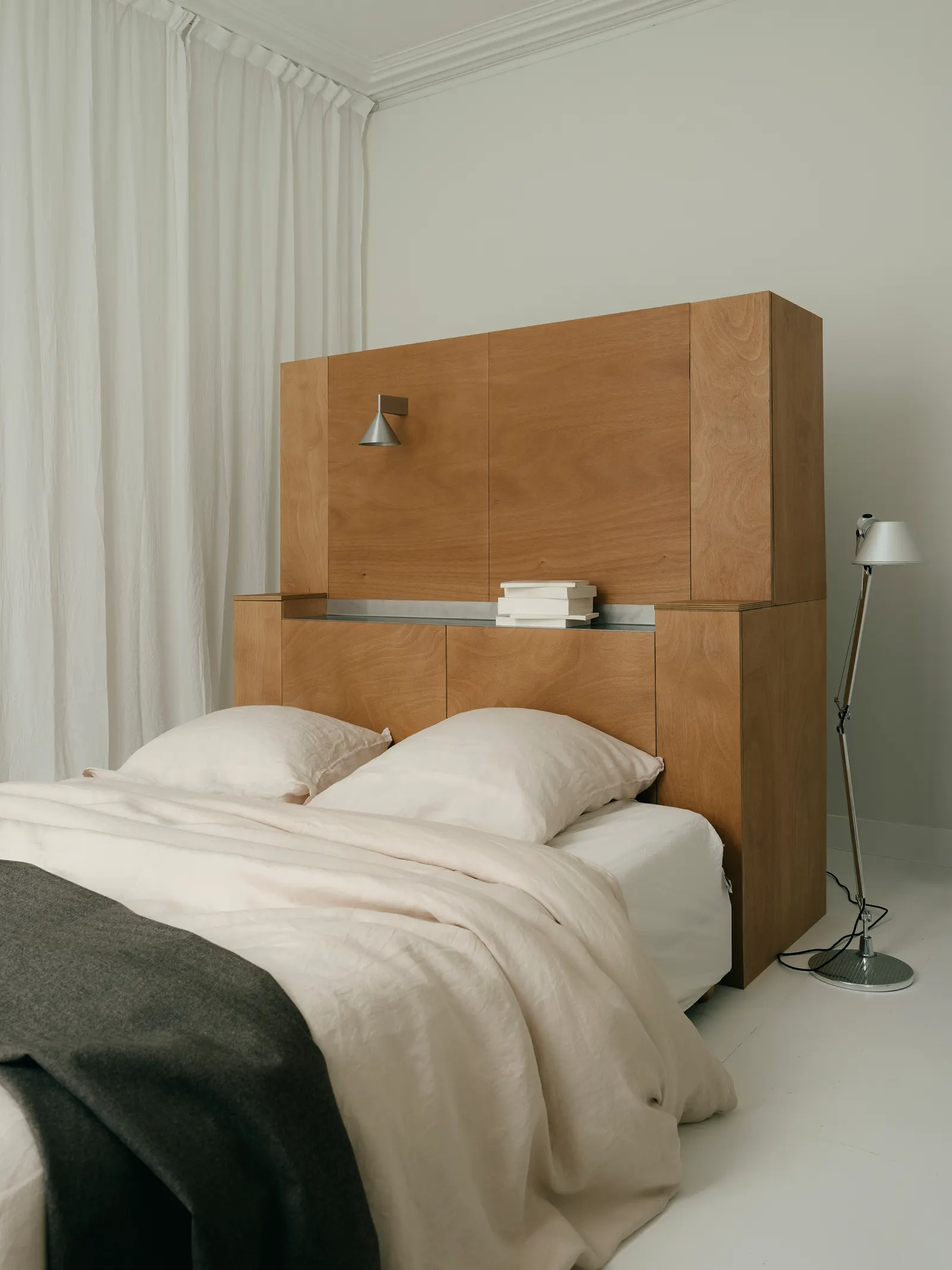 Lecomte Apartment / Atelier Orzan