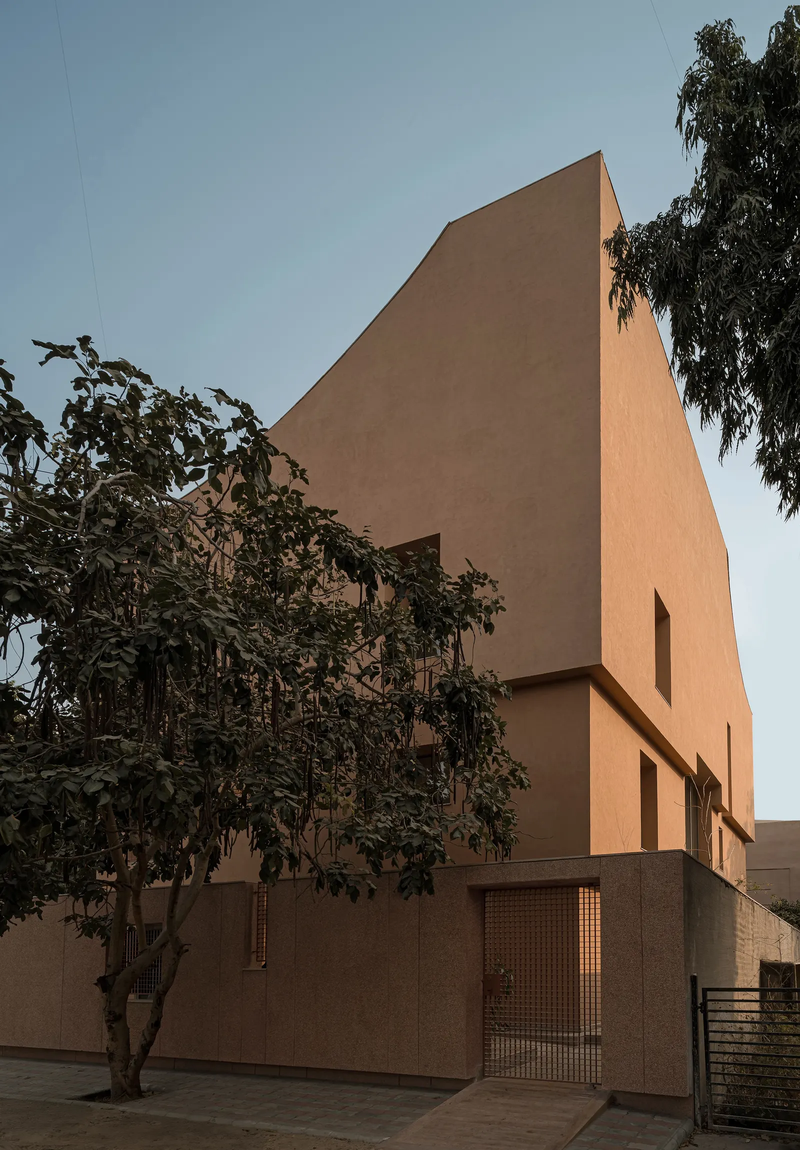 LJ House / Studio Saransh + IKSOI