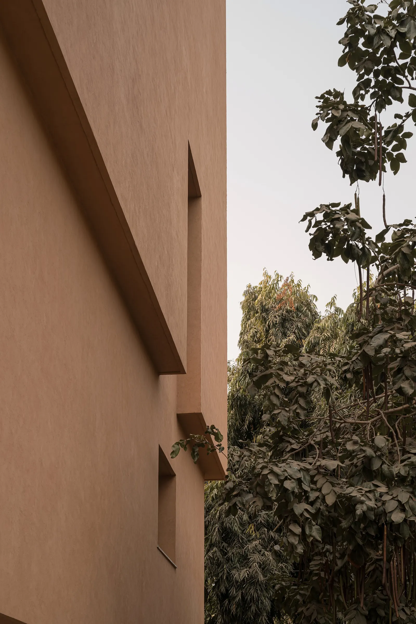 LJ House / Studio Saransh + IKSOI