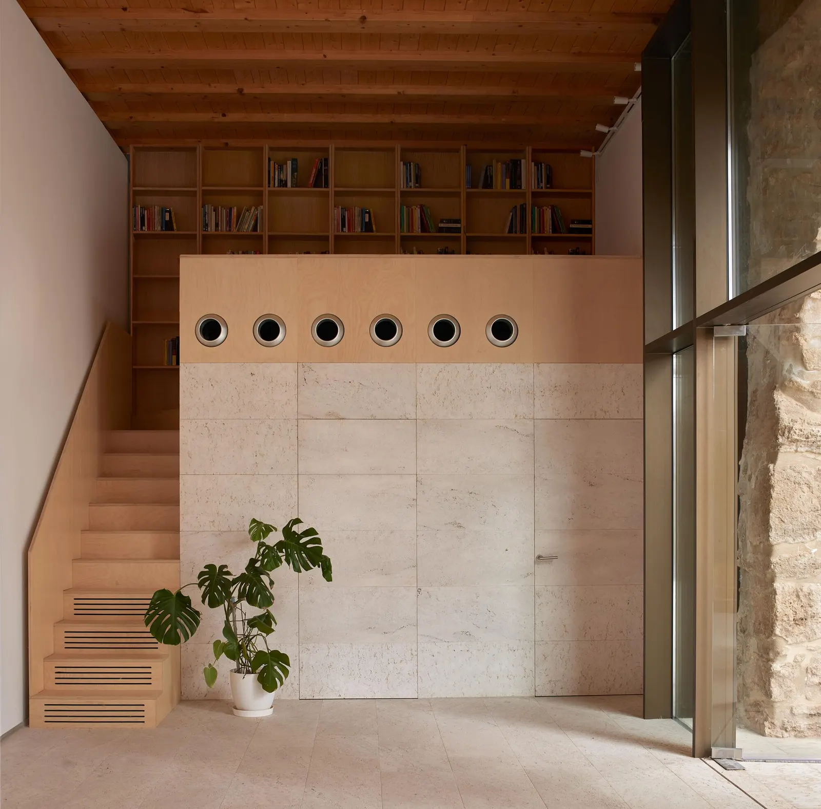 Реконструкция здания Орриосской Лонхи / Oscar Escuder Arquitectura