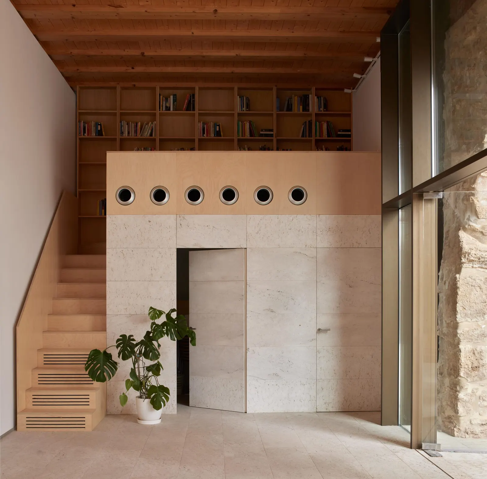 Реконструкция здания Орриосской Лонхи / Oscar Escuder Arquitectura