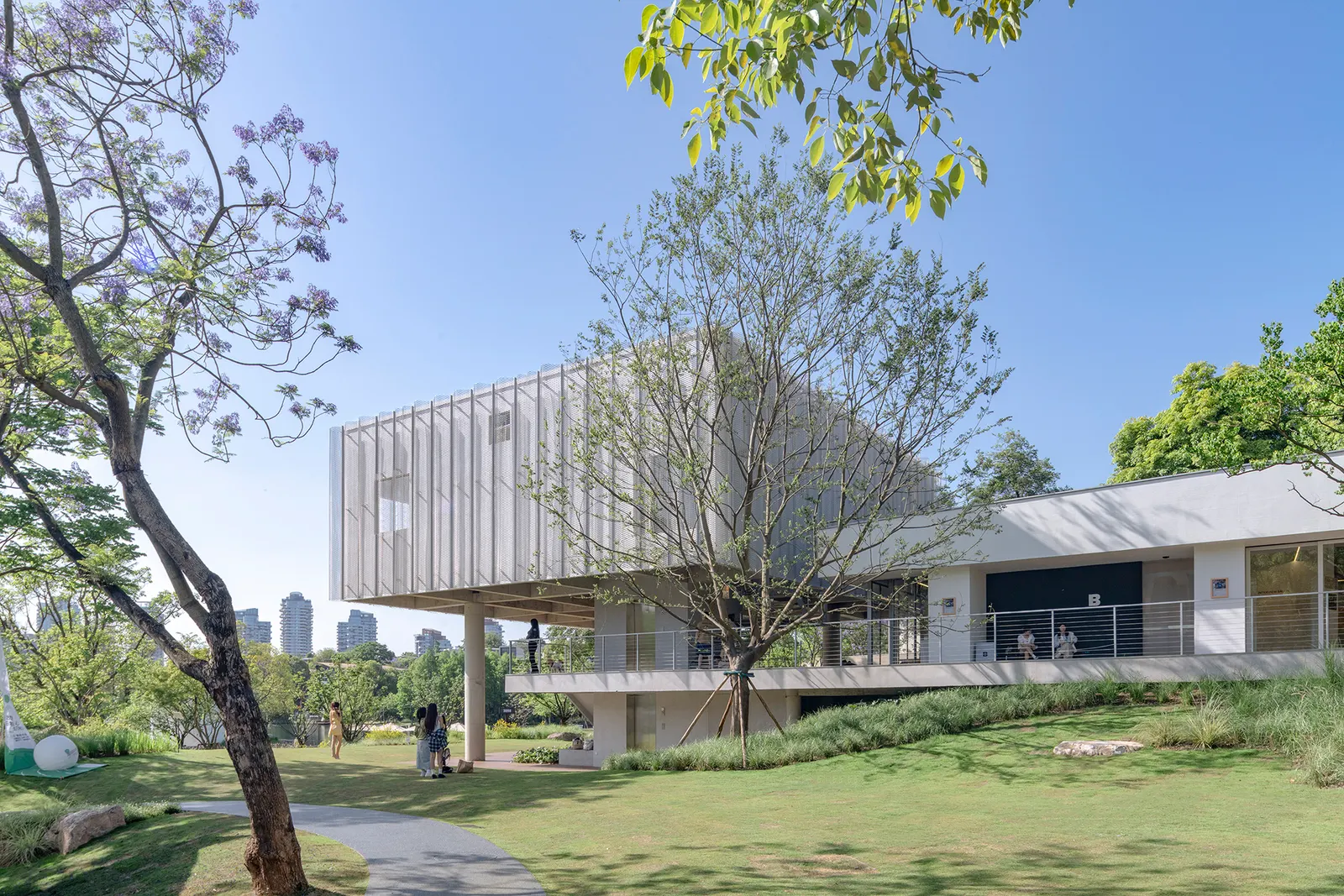 Luxe Lakes CPI Island / Vari Architects