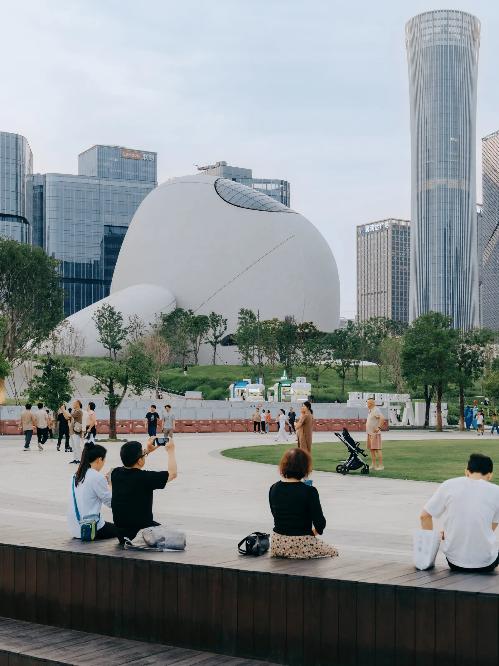 MAD завершила Shenzhen Bay Culture Square: дизайн-музей и общественный парк у побережья Шэньчжэня
