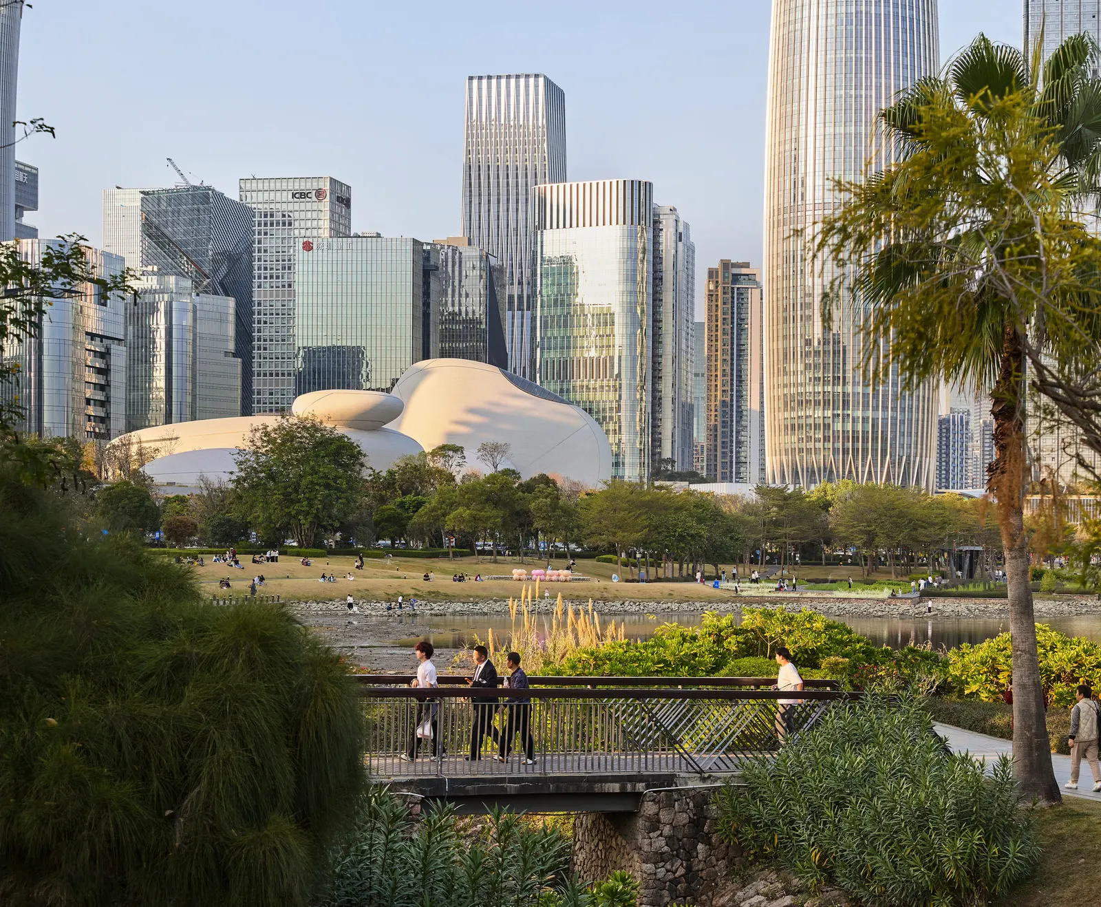 MAD завершила Shenzhen Bay Culture Square: дизайн-музей и общественный парк у побережья Шэньчжэня