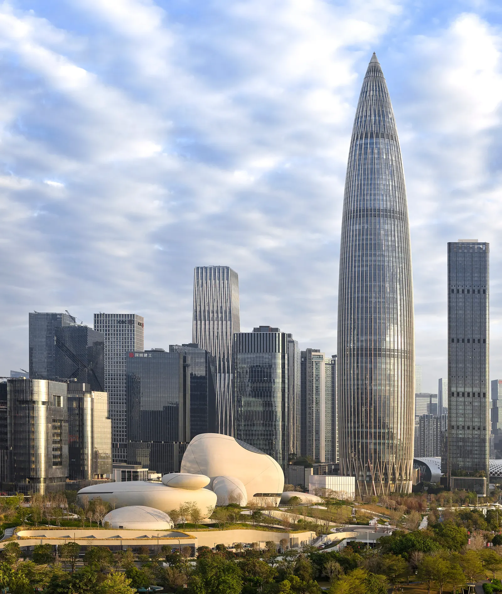 MAD завершила Shenzhen Bay Culture Square: дизайн-музей и общественный парк у побережья Шэньчжэня