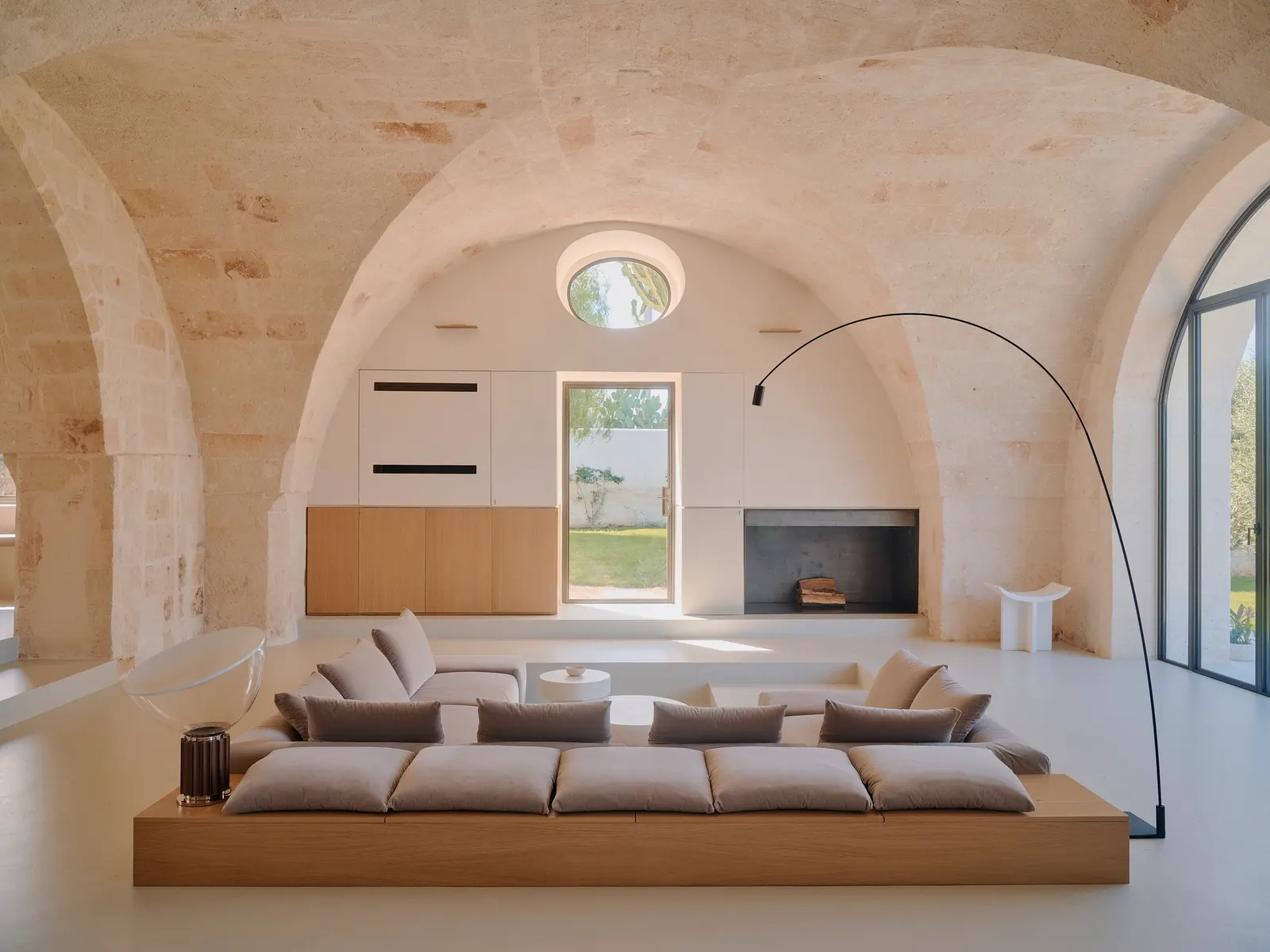 Masseria Ficazzella / Valari Studio — реставрация исторического массери в Фазано