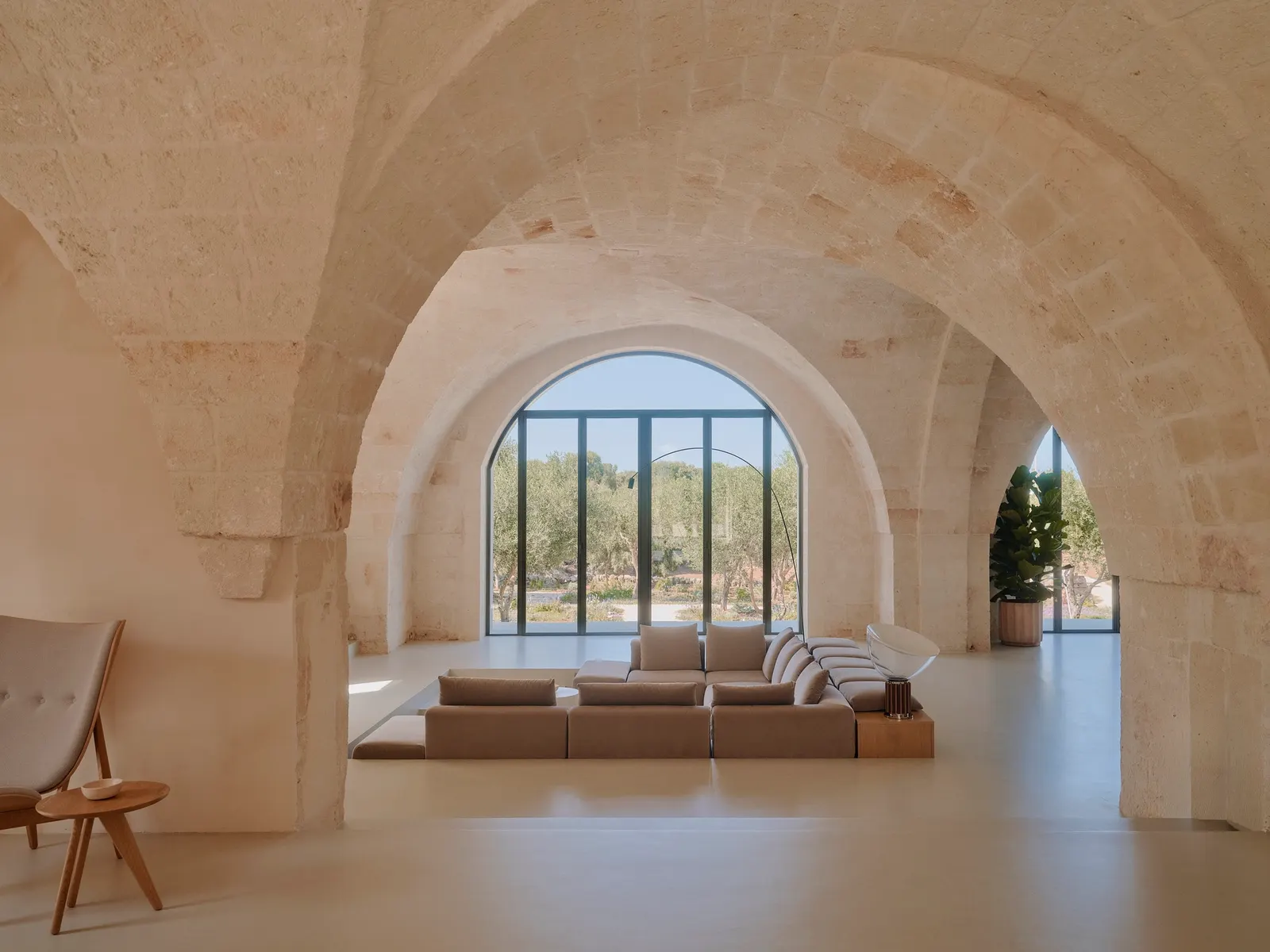 Masseria Ficazzella / Valari Studio — реставрация исторического массери в Фазано