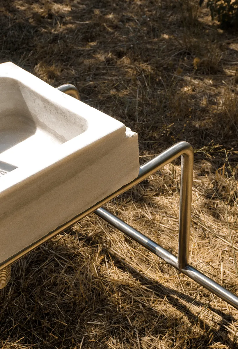Константинос Гунас превращает reclaimed marble sink в мобильную wash station